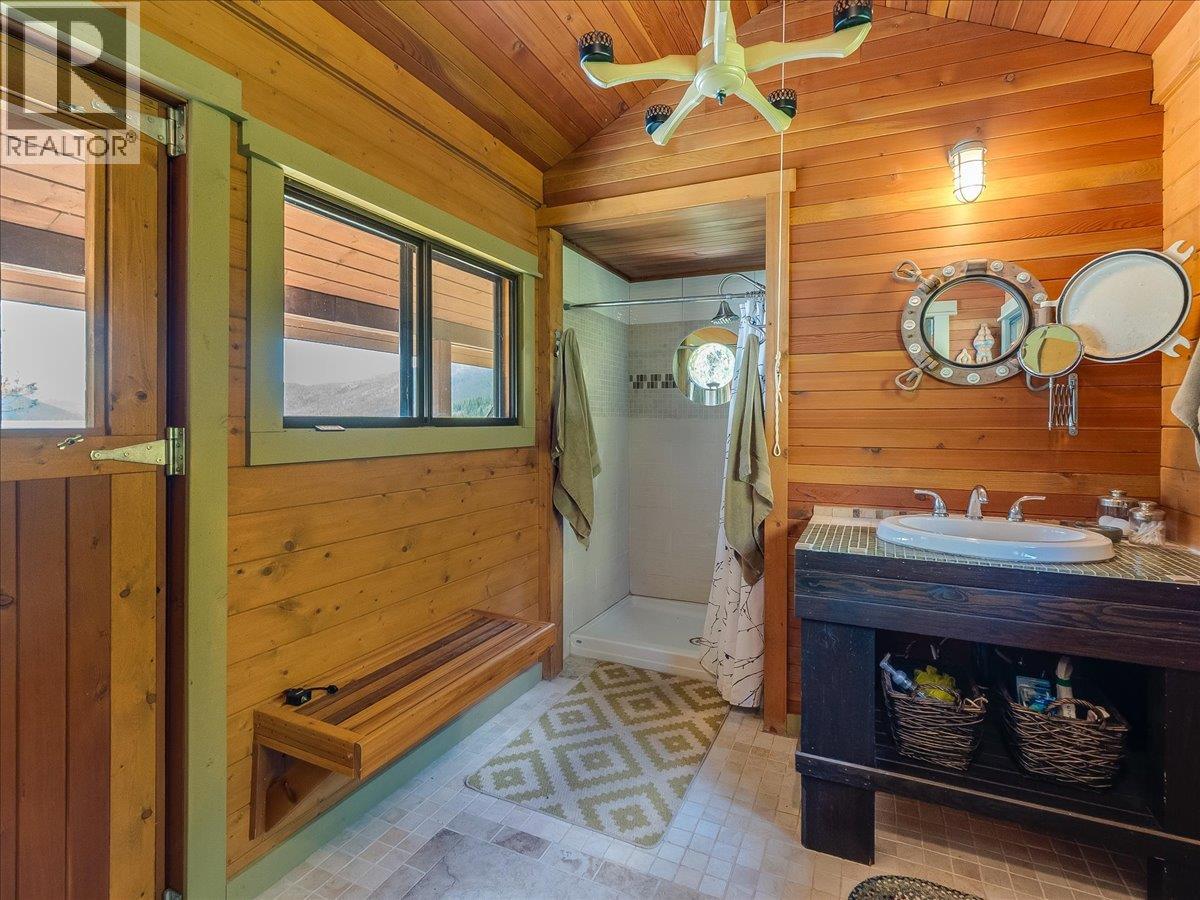 4660 Boat Access West Side, Christina Lake, British Columbia  V0H 1E0 - Photo 39 - 10394471