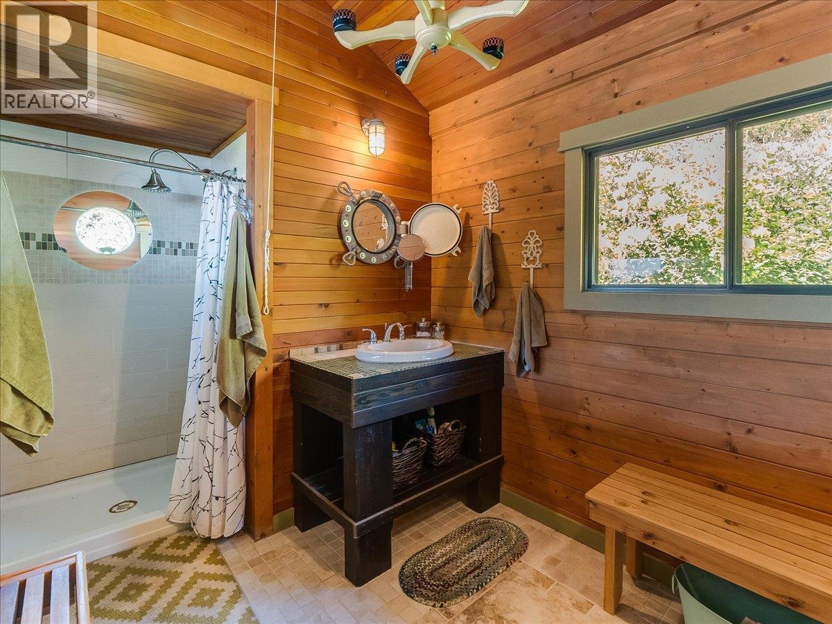 4660 Boat Access West Side, Christina Lake, British Columbia  V0H 1E0 - Photo 40 - 10394471