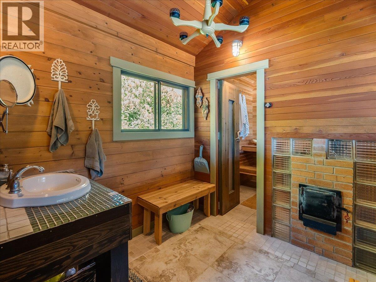 4660 Boat Access West Side, Christina Lake, British Columbia  V0H 1E0 - Photo 41 - 10394471