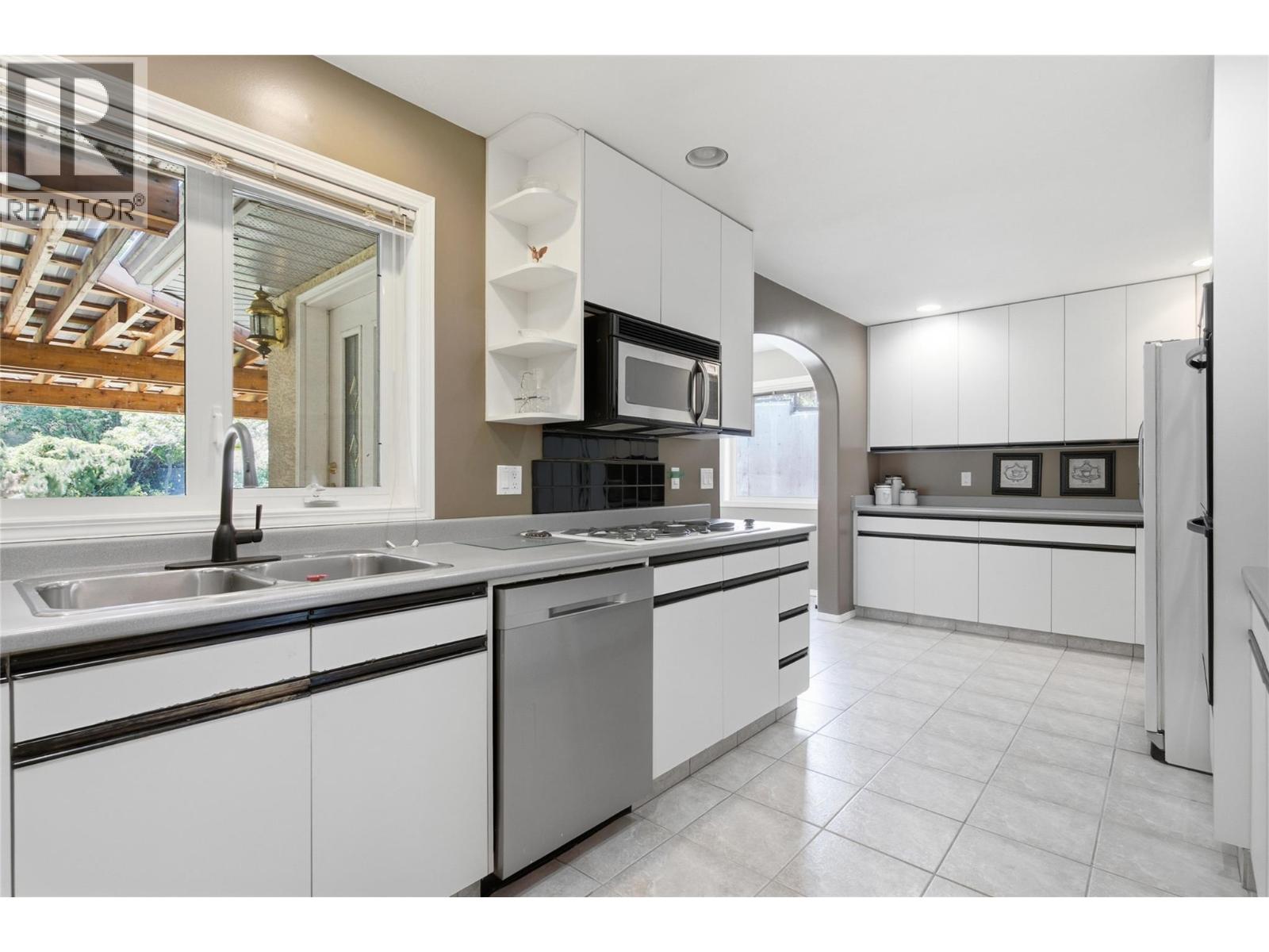 5565 Dallas Drive, Kamloops, British Columbia  V2C 4W9 - Photo 8 - 10387584