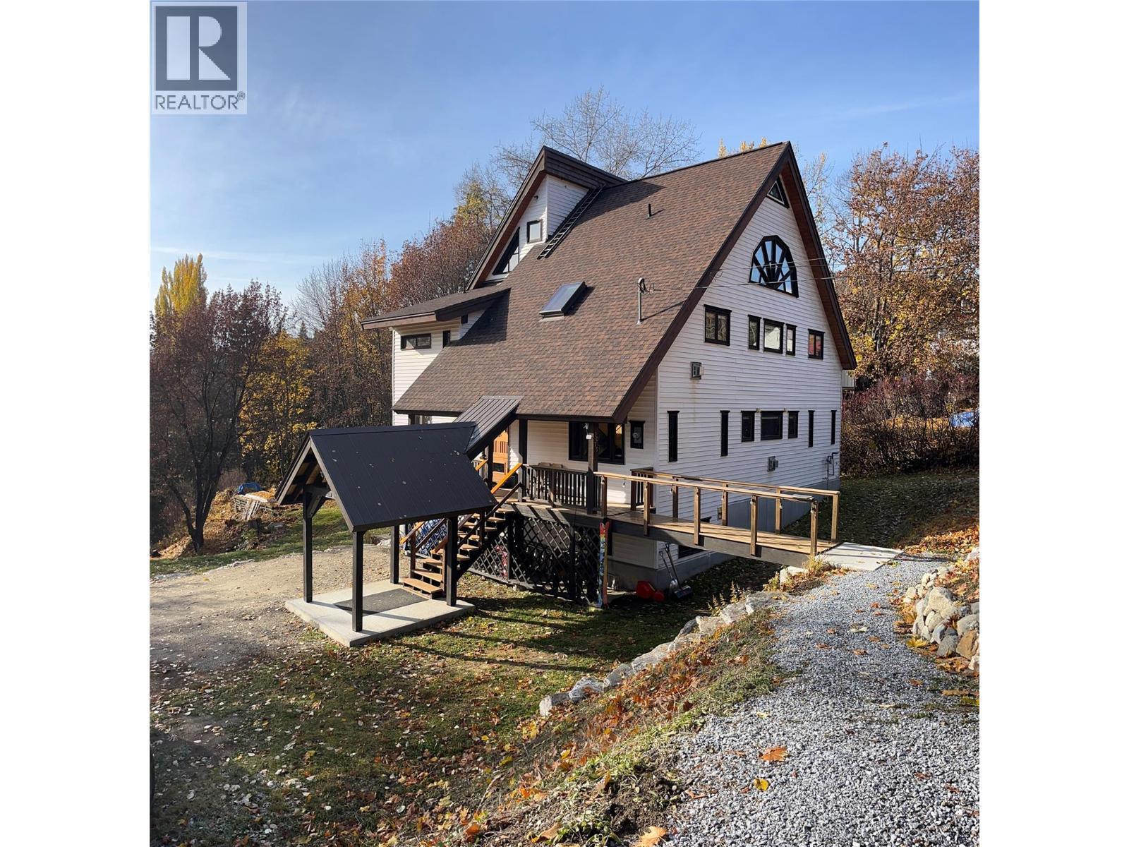 2075 Thompson Avenue, Rossland, British Columbia  V0G 1Y0 - Photo 2 - 10394754