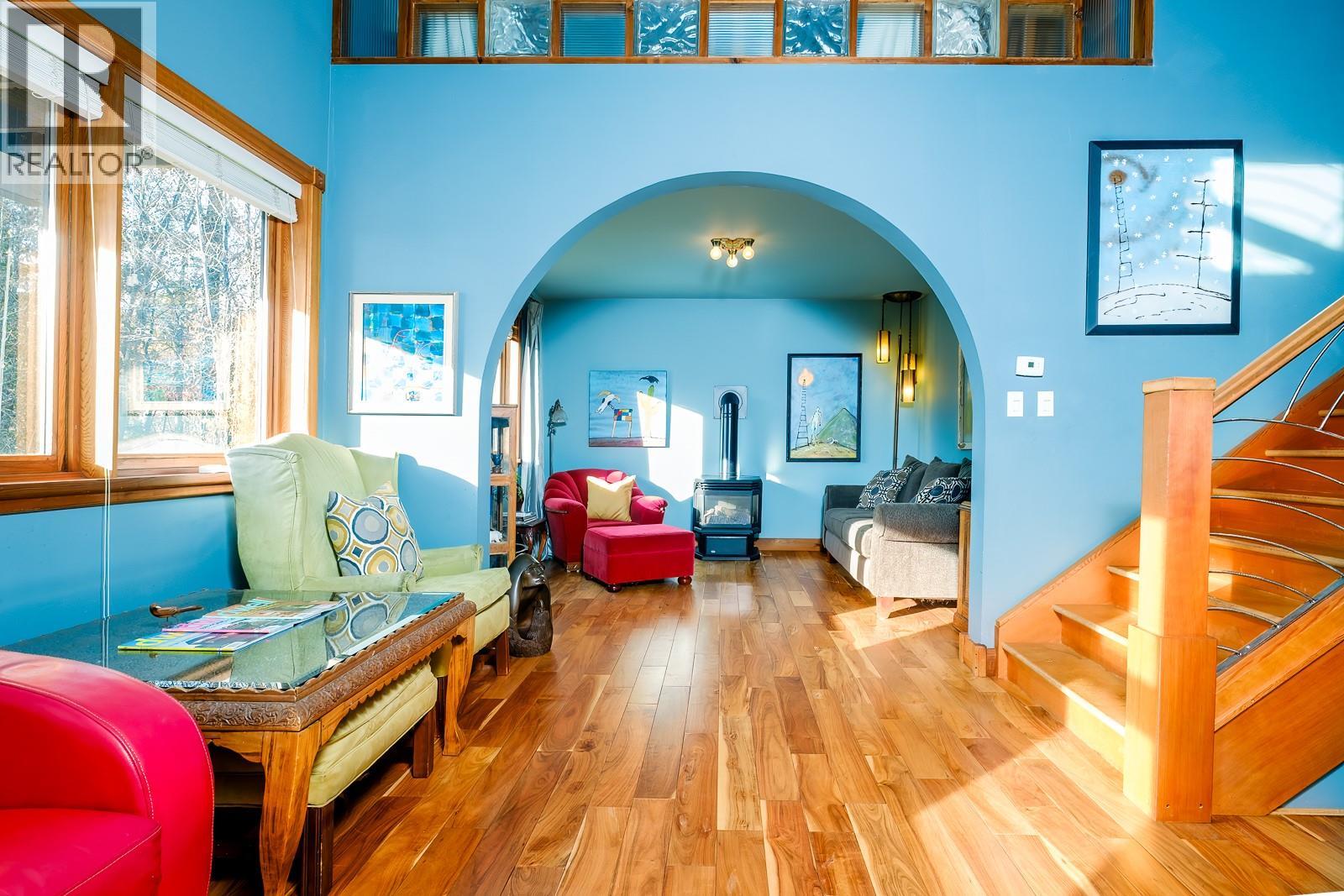 2075 Thompson Avenue, Rossland, British Columbia  V0G 1Y0 - Photo 3 - 10394754