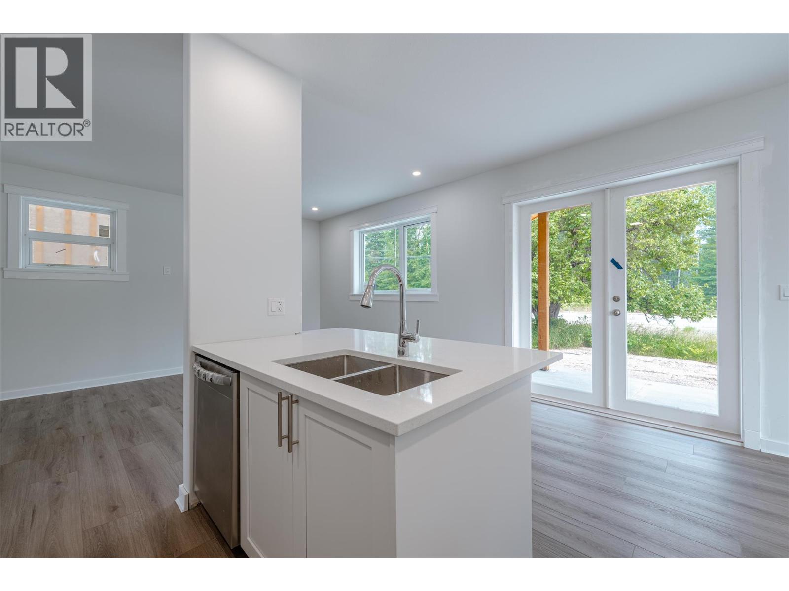 2014 Lanzo Lane, Revelstoke, British Columbia  V0E 2S1 - Photo 15 - 10393941