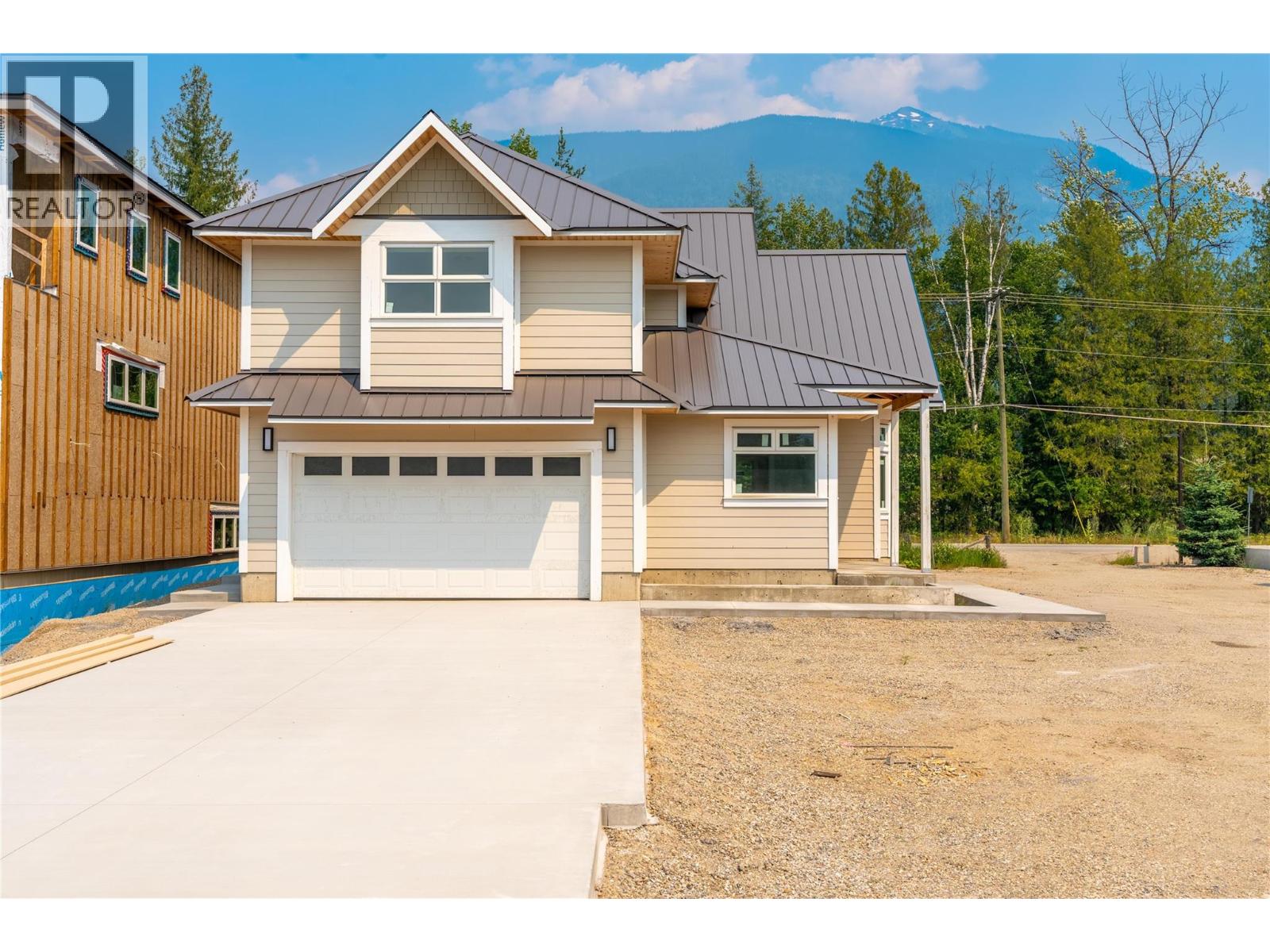 2014 Lanzo Lane, Revelstoke, British Columbia  V0E 2S1 - Photo 2 - 10393941