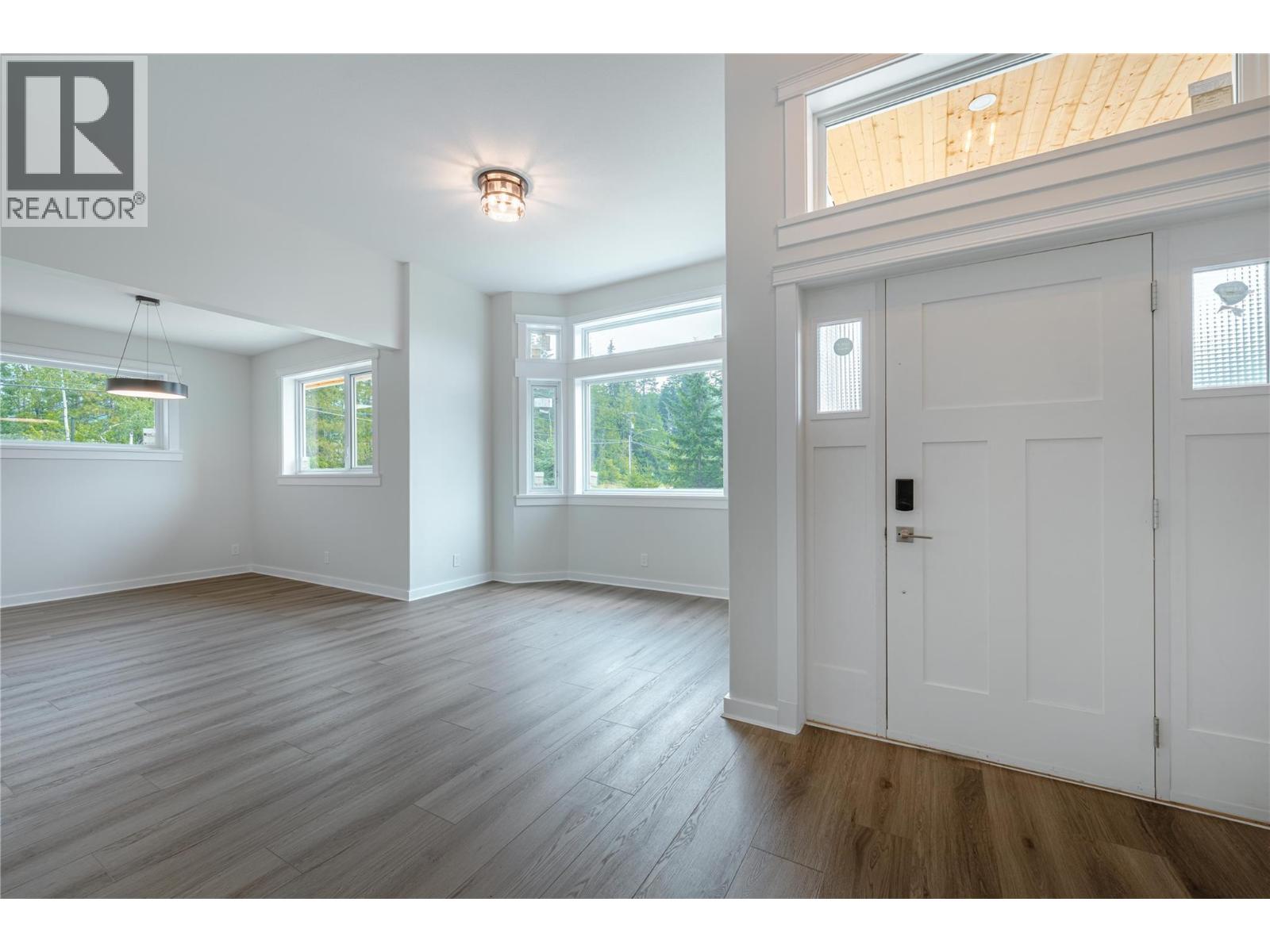 2014 Lanzo Lane, Revelstoke, British Columbia  V0E 2S1 - Photo 4 - 10393941