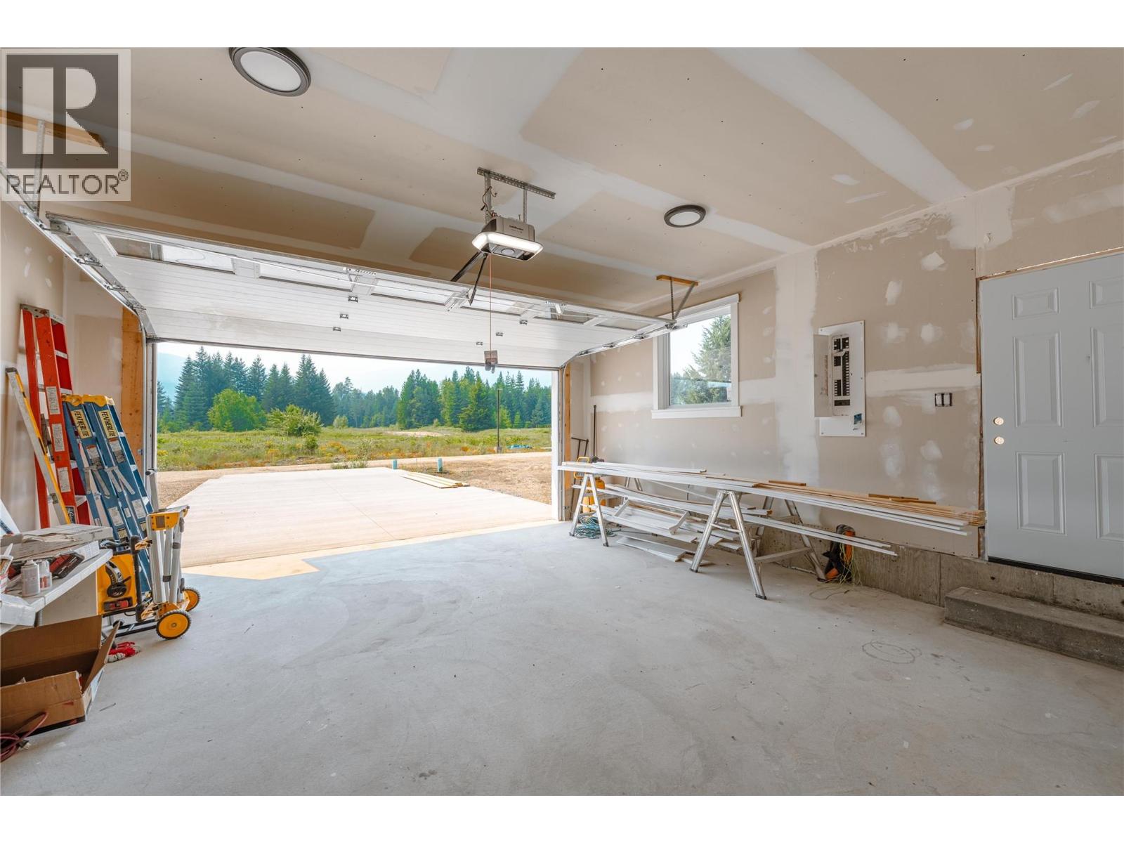 2014 Lanzo Lane, Revelstoke, British Columbia  V0E 2S1 - Photo 40 - 10393941