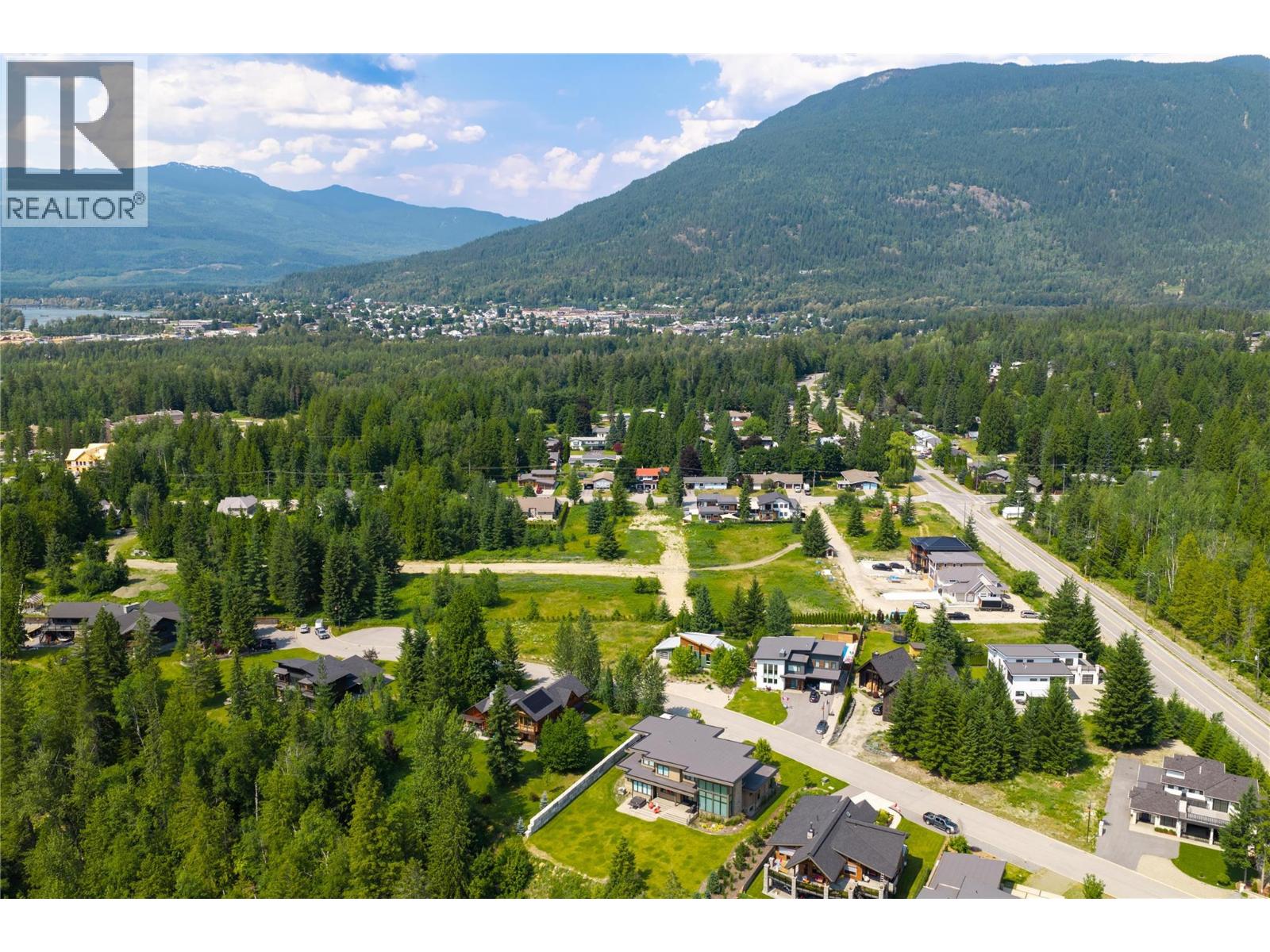 2014 Lanzo Lane, Revelstoke, British Columbia  V0E 2S1 - Photo 49 - 10393941