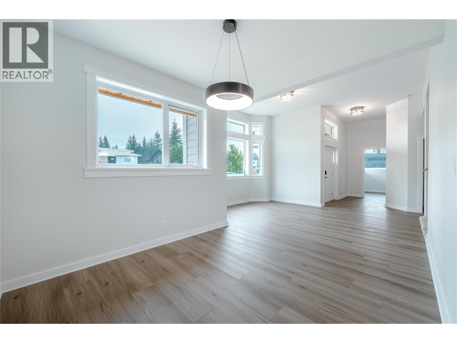 2014 Lanzo Lane, Revelstoke, British Columbia  V0E 2S1 - Photo 6 - 10393941