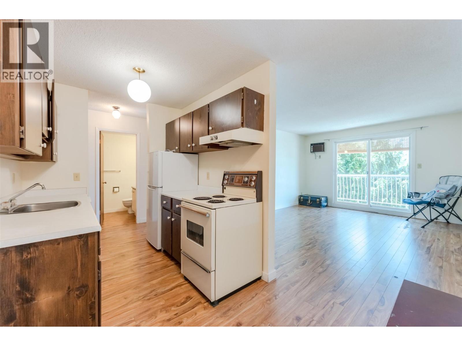803 Fairview Road Unit# 306, Penticton, British Columbia  V2A 5Y7 - Photo 3 - 10394833