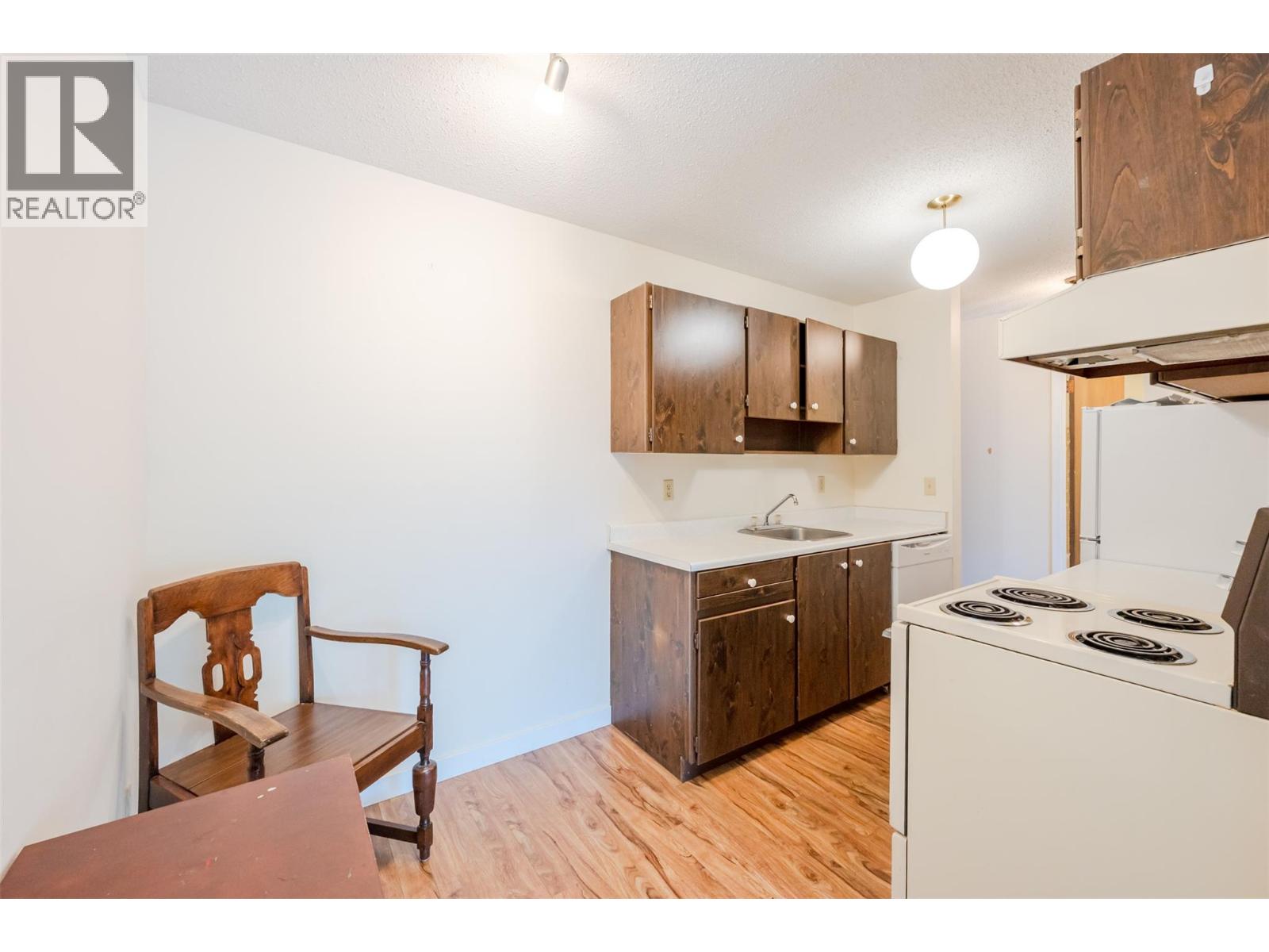 803 Fairview Road Unit# 306, Penticton, British Columbia  V2A 5Y7 - Photo 6 - 10394833