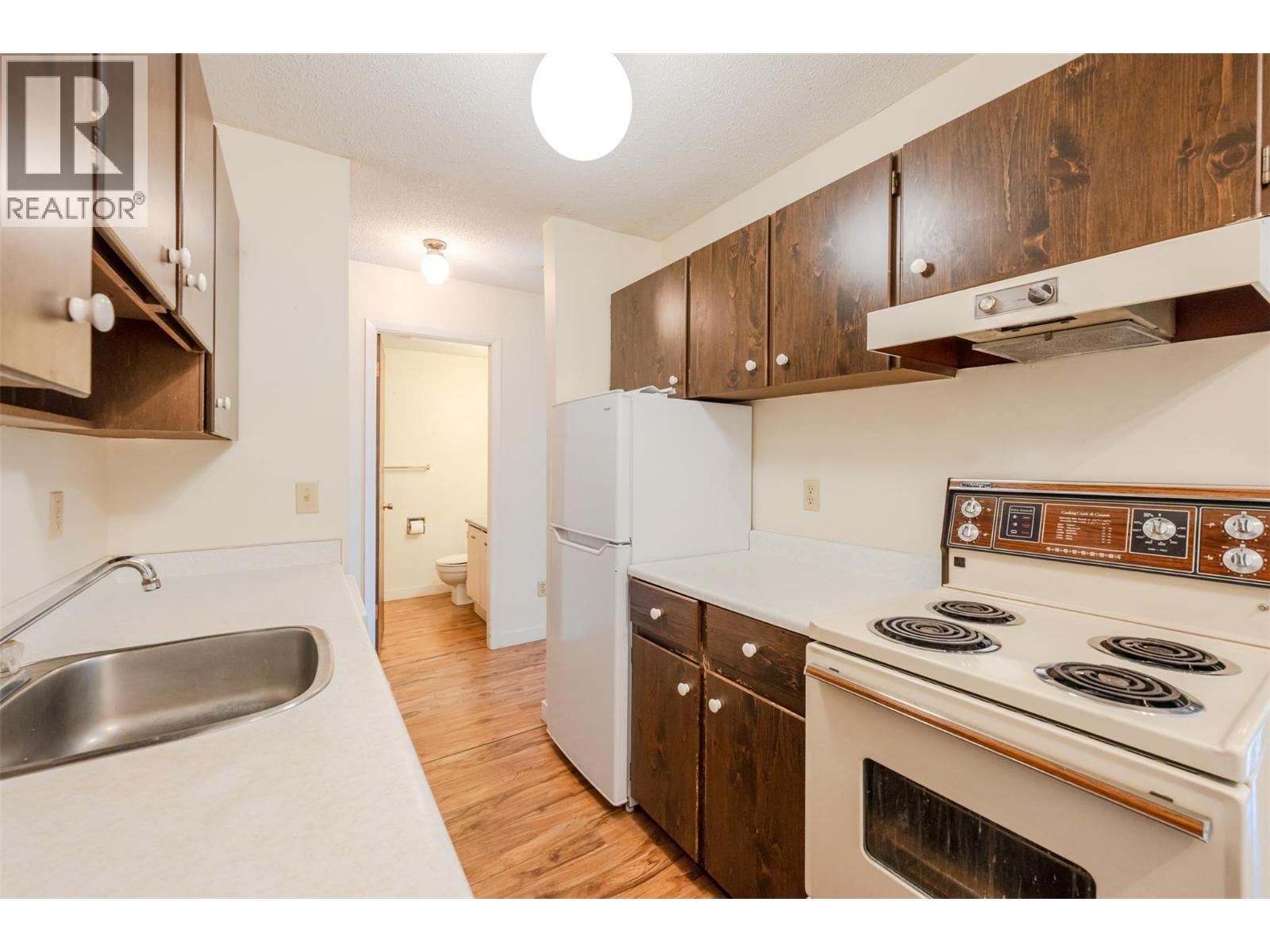 803 Fairview Road Unit# 306, Penticton, British Columbia  V2A 5Y7 - Photo 7 - 10394833