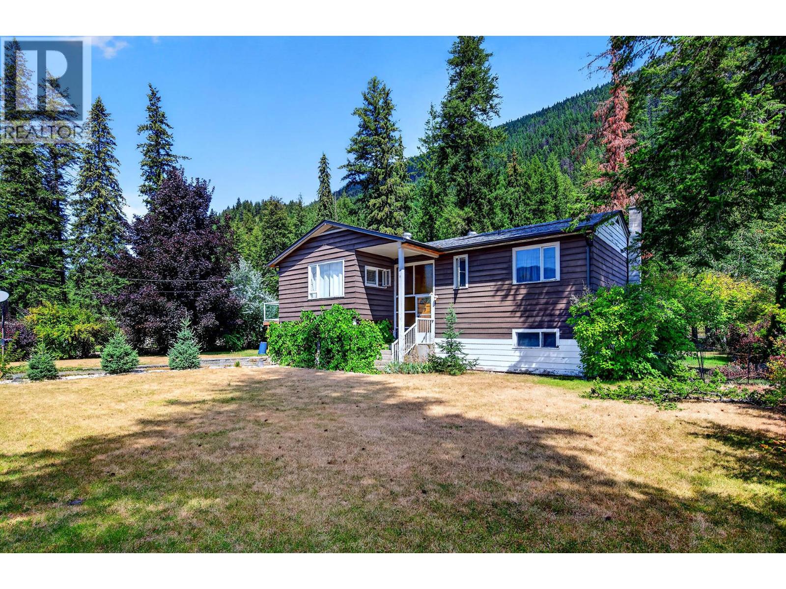 1421 Davy Road, Clearwater, British Columbia  V0E 1N0 - Photo 1 - 10394734
