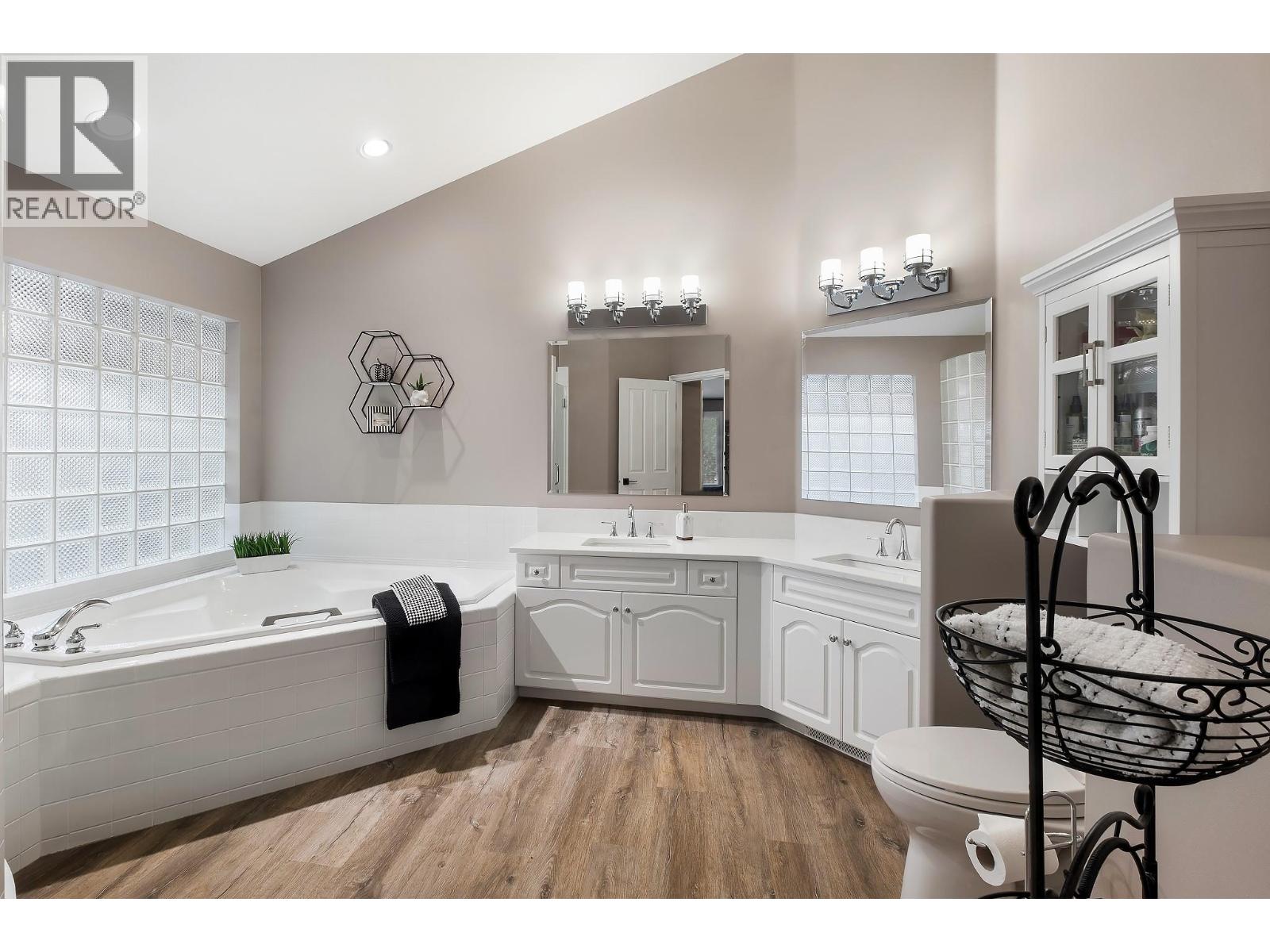 3907 Gallaghers Circle, Kelowna, British Columbia  V1W 3Z9 - Photo 22 - 10394759