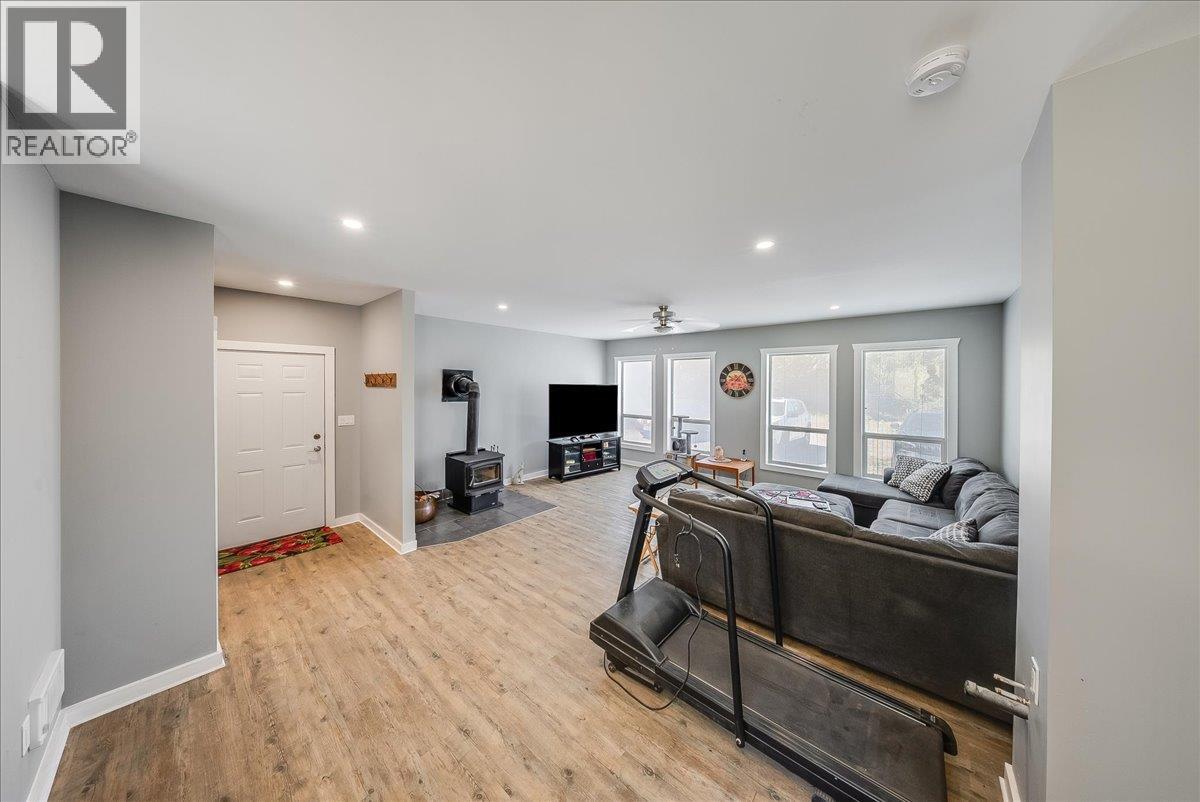591 Baerg Road, Castlegar, British Columbia  V1N 4K6 - Photo 25 - 10394820