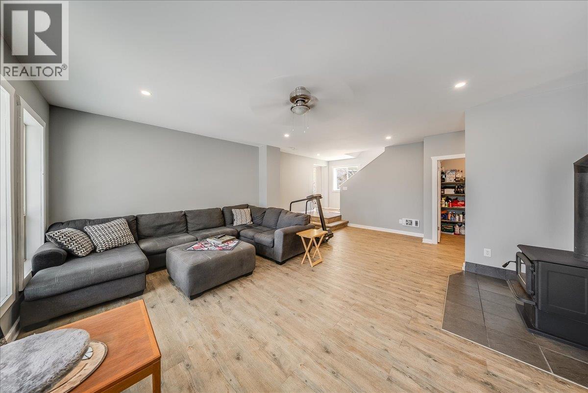 591 Baerg Road, Castlegar, British Columbia  V1N 4K6 - Photo 27 - 10394820