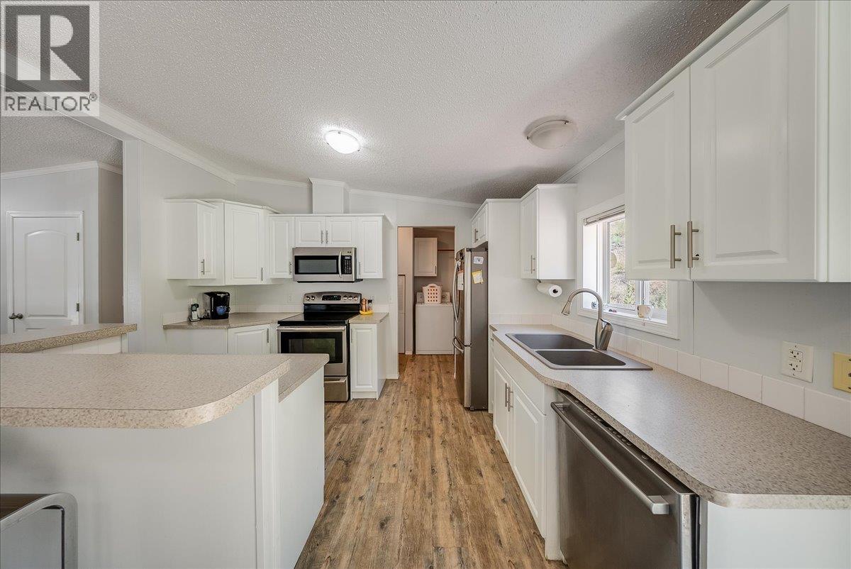 591 Baerg Road, Castlegar, British Columbia  V1N 4K6 - Photo 4 - 10394820