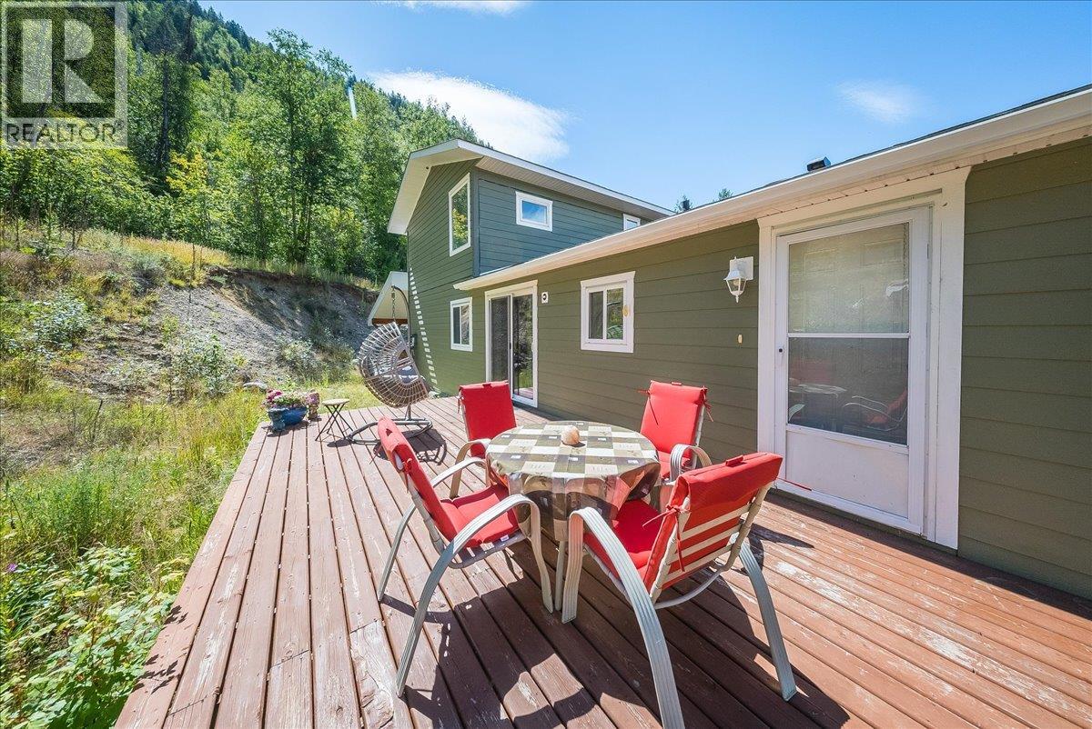 591 Baerg Road, Castlegar, British Columbia  V1N 4K6 - Photo 74 - 10394820