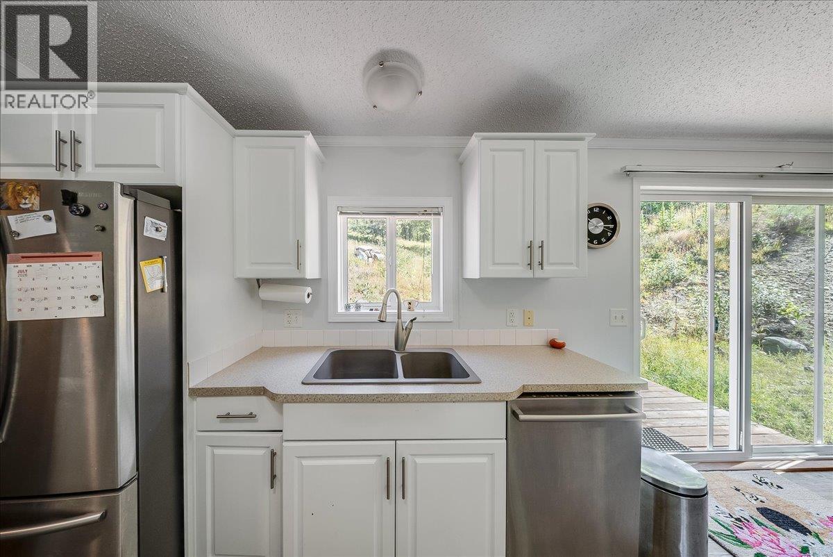 591 Baerg Road, Castlegar, British Columbia  V1N 4K6 - Photo 8 - 10394820