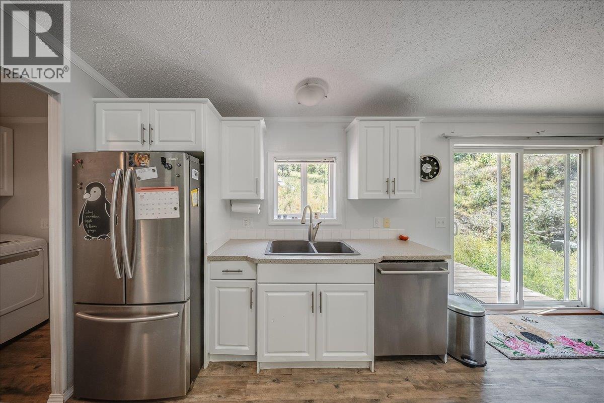591 Baerg Road, Castlegar, British Columbia  V1N 4K6 - Photo 9 - 10394820