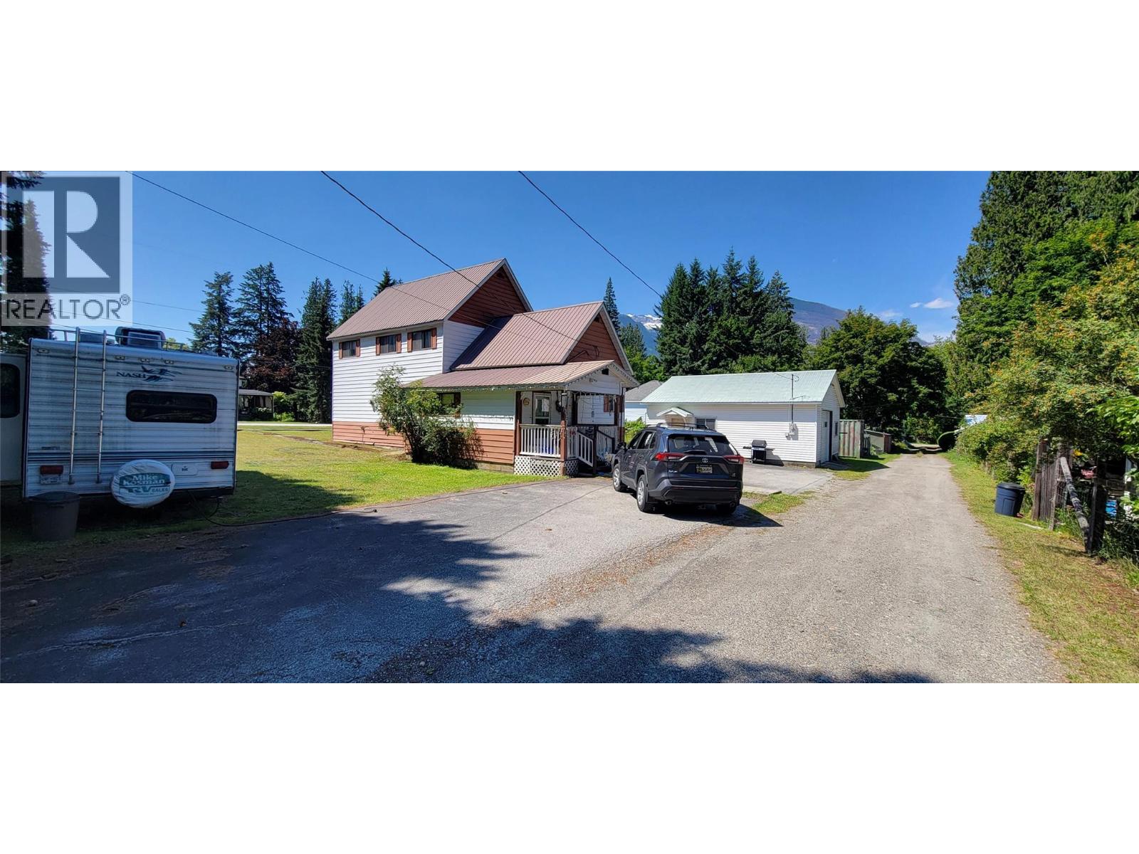 318 8th Avenue, New Denver, British Columbia  V0G 1S1 - Photo 1 - 10394320