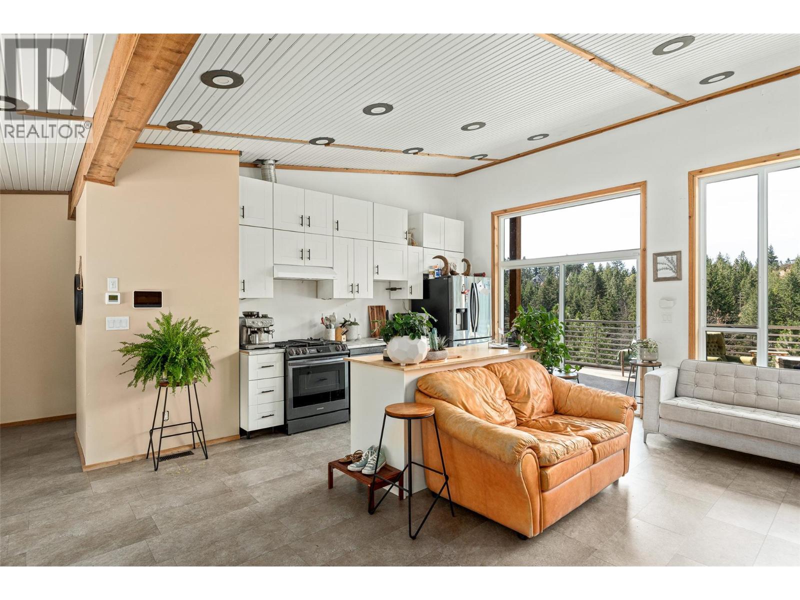 378 Lakewood Road, Vernon, British Columbia  V1T 7Z3 - Photo 2 - 10394157