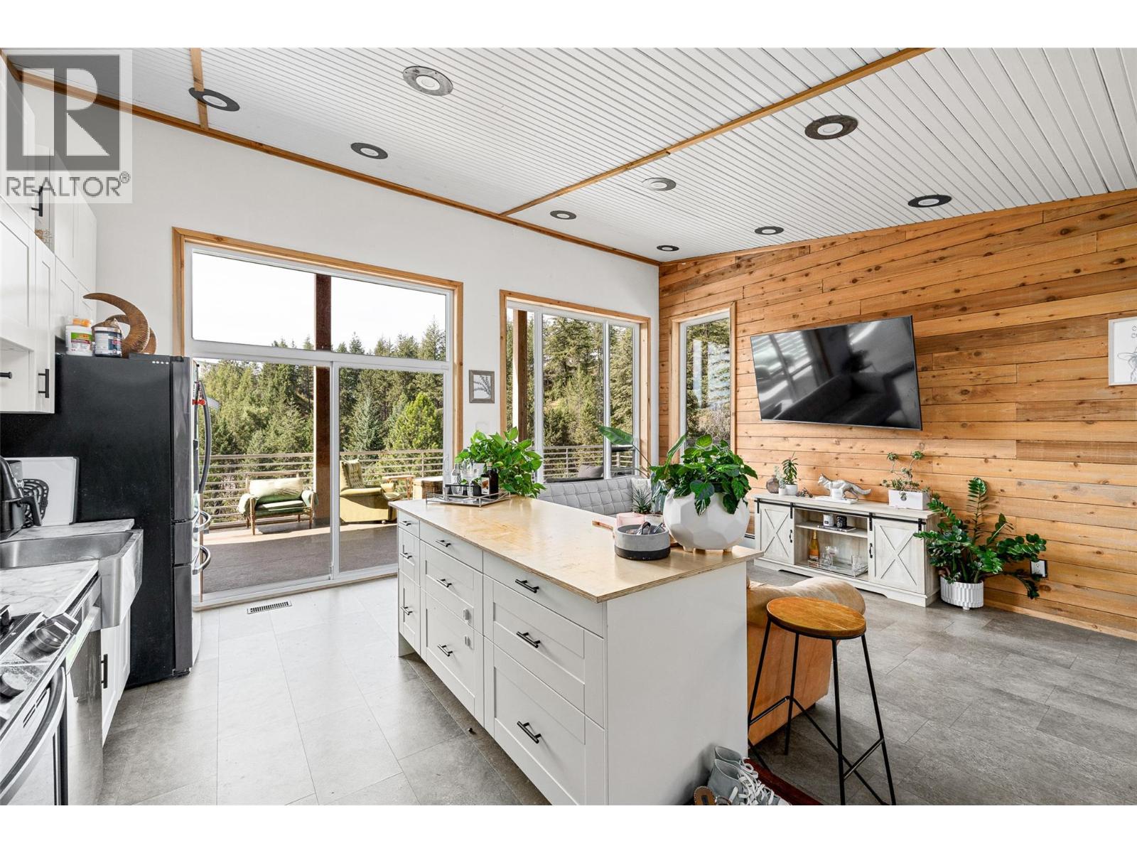 378 Lakewood Road, Vernon, British Columbia  V1T 7Z3 - Photo 3 - 10394157