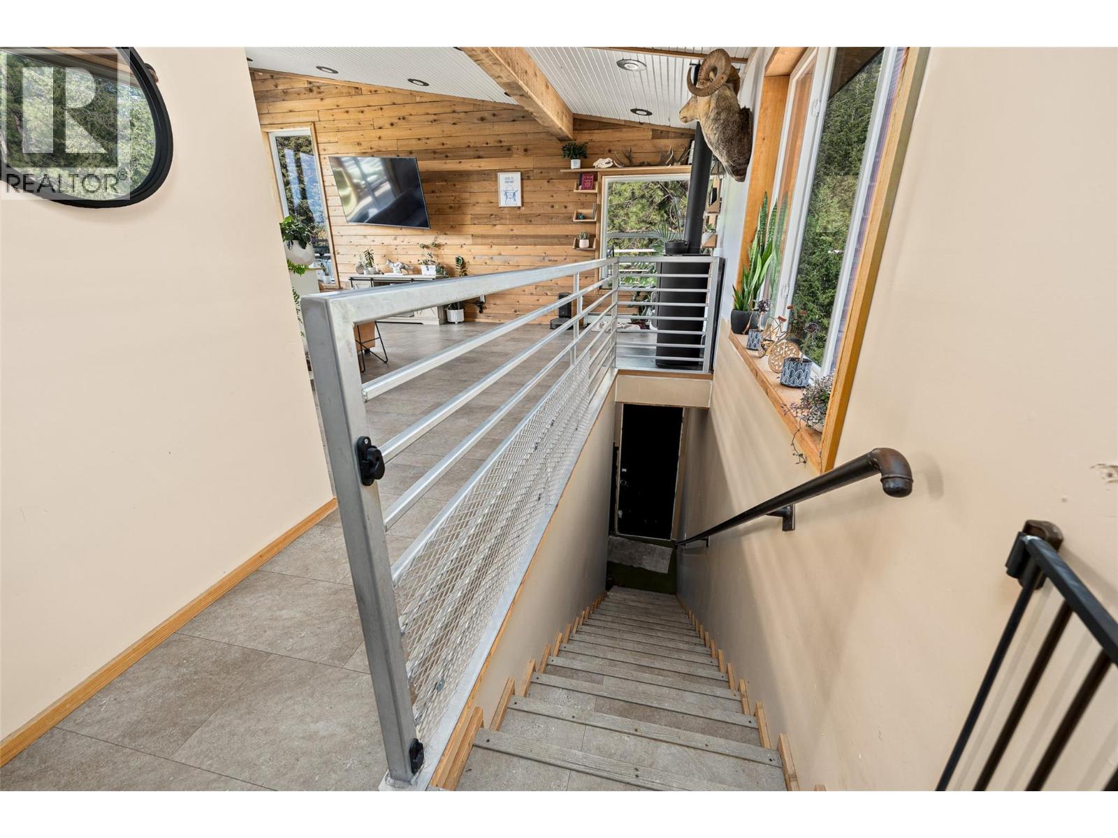 378 Lakewood Road, Vernon, British Columbia  V1T 7Z3 - Photo 8 - 10394157