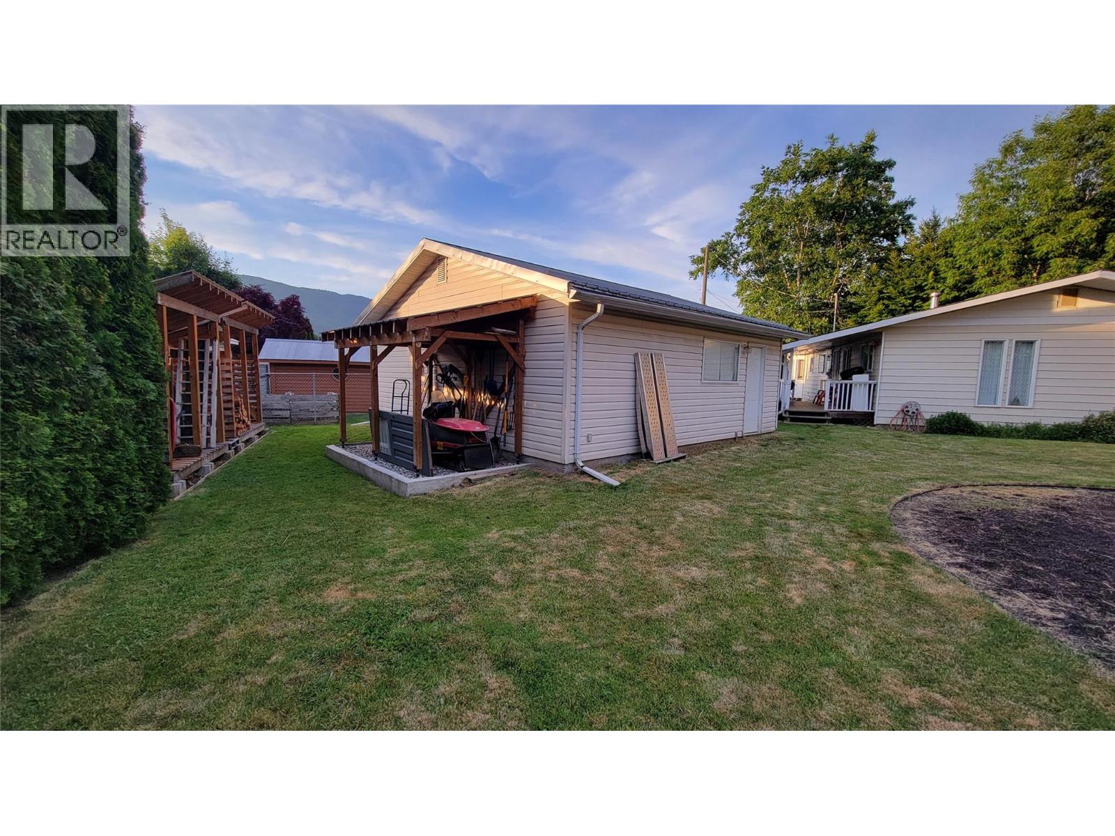 422 Dogwood Avenue, Sicamous, British Columbia  V0E 2V1 - Photo 13 - 10394934