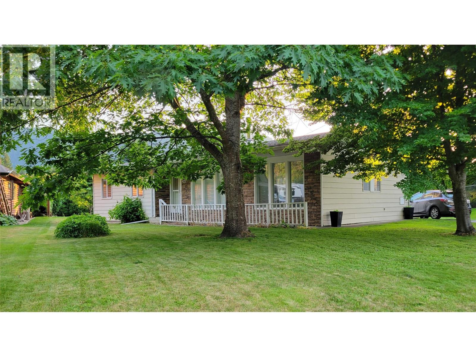 422 Dogwood Avenue, Sicamous, British Columbia  V0E 2V1 - Photo 16 - 10394934
