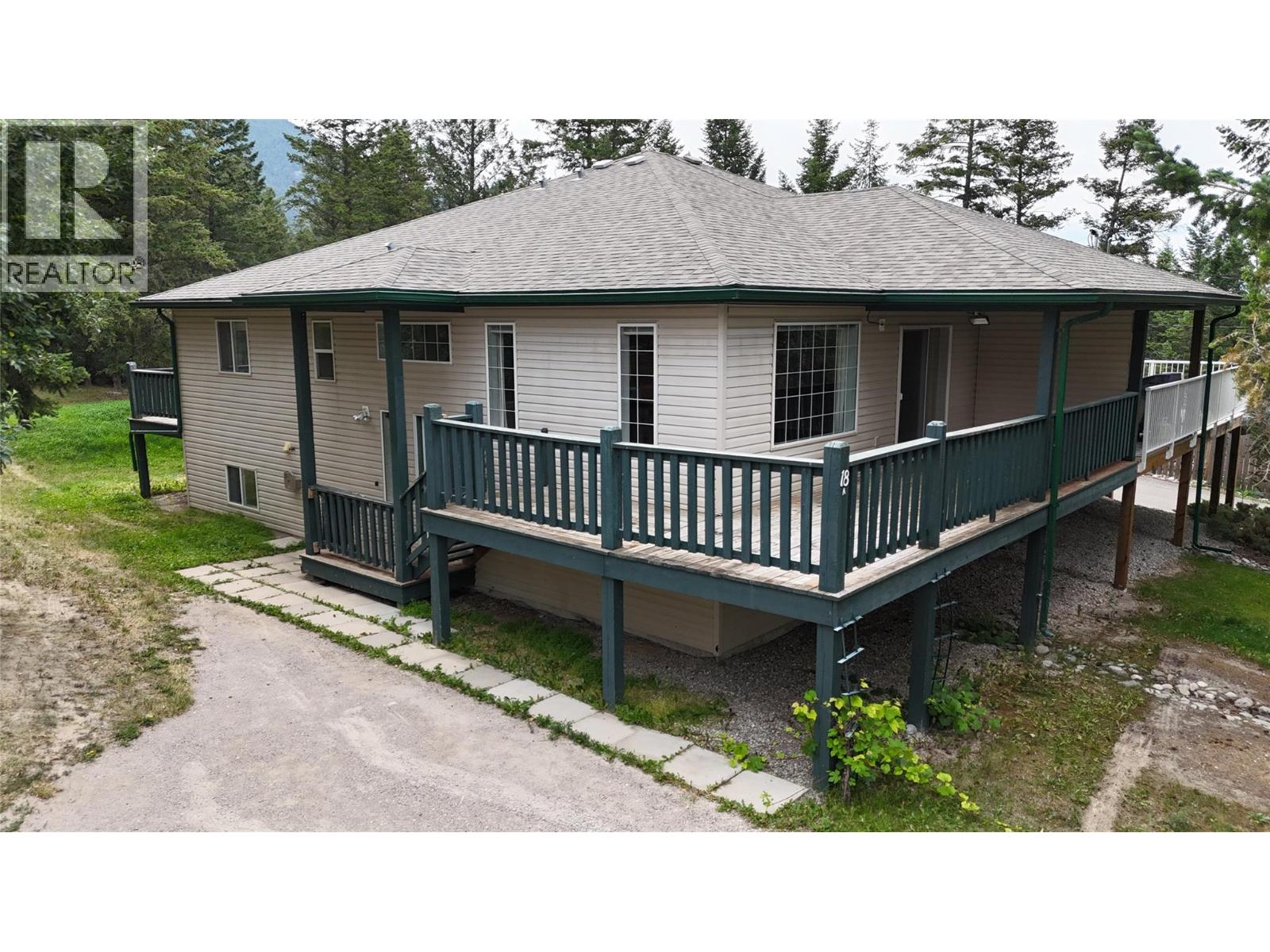 18a Wolf Crescent, Windermere, British Columbia  V0A 1K2 - Photo 1 - 10394861