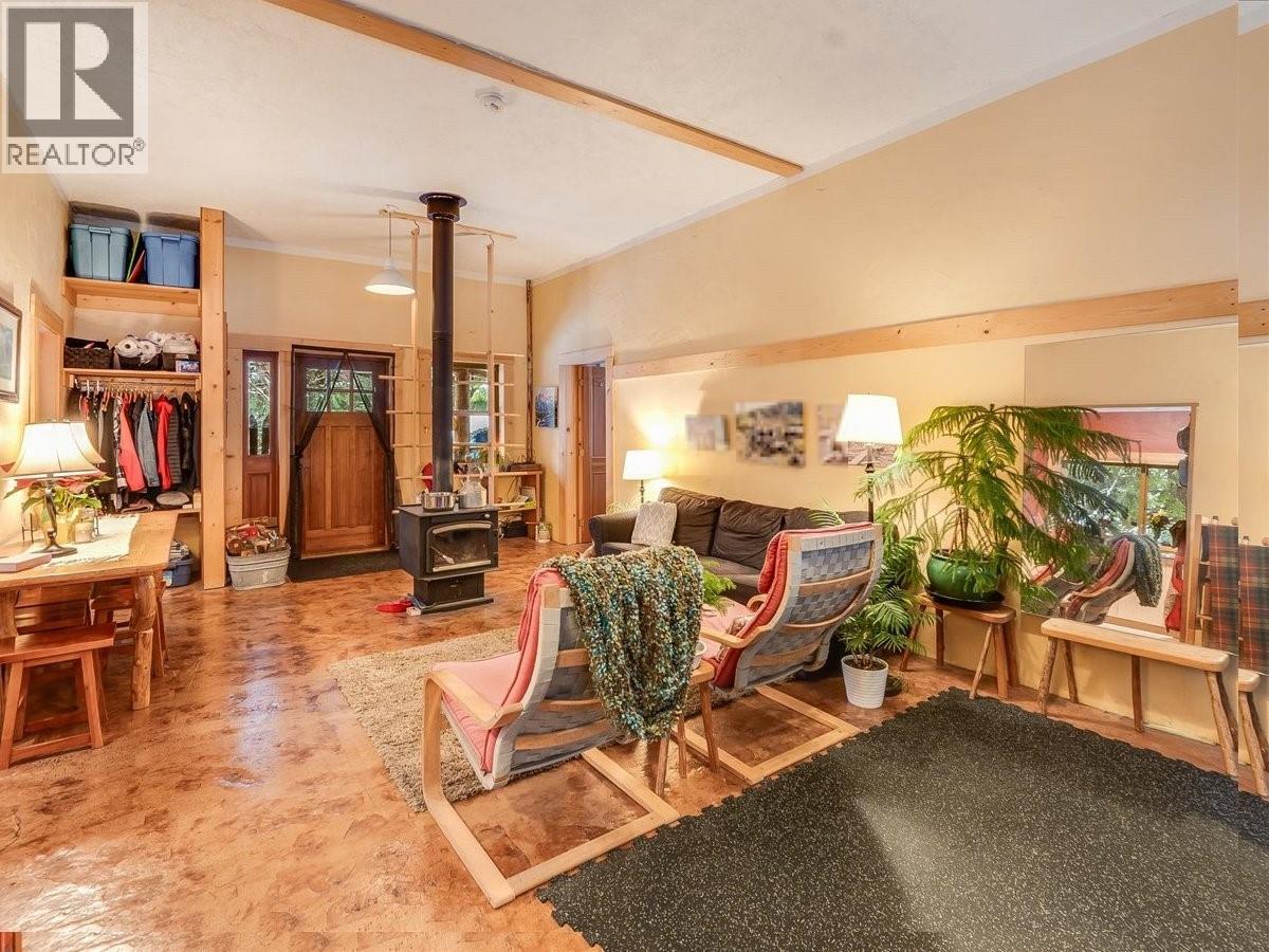 6610 6 Highway, Ymir, British Columbia  V0G 2K0 - Photo 12 - 10394848
