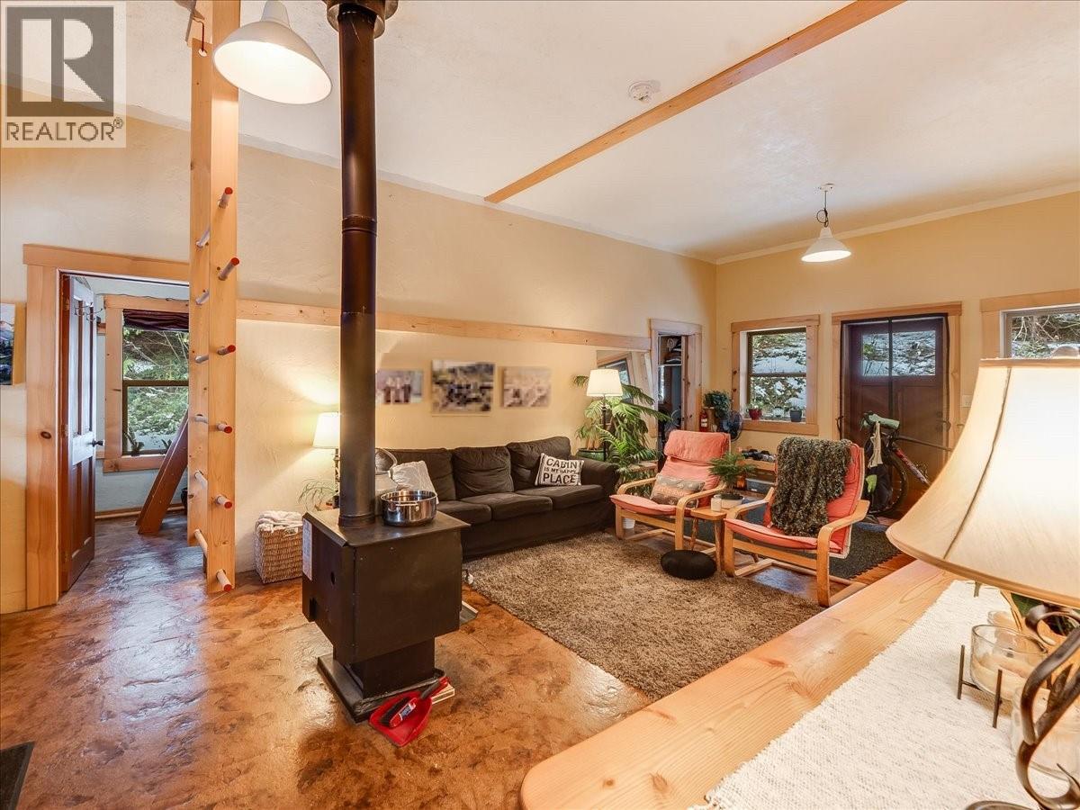 6610 6 Highway, Ymir, British Columbia  V0G 2K0 - Photo 17 - 10394848