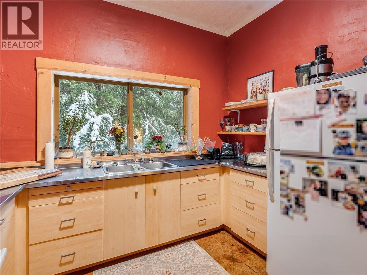 6610 6 Highway, Ymir, British Columbia  V0G 2K0 - Photo 21 - 10394848