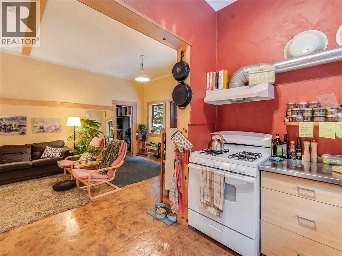 6610 6 Highway, Ymir, British Columbia  V0G 2K0 - Photo 22 - 10394848