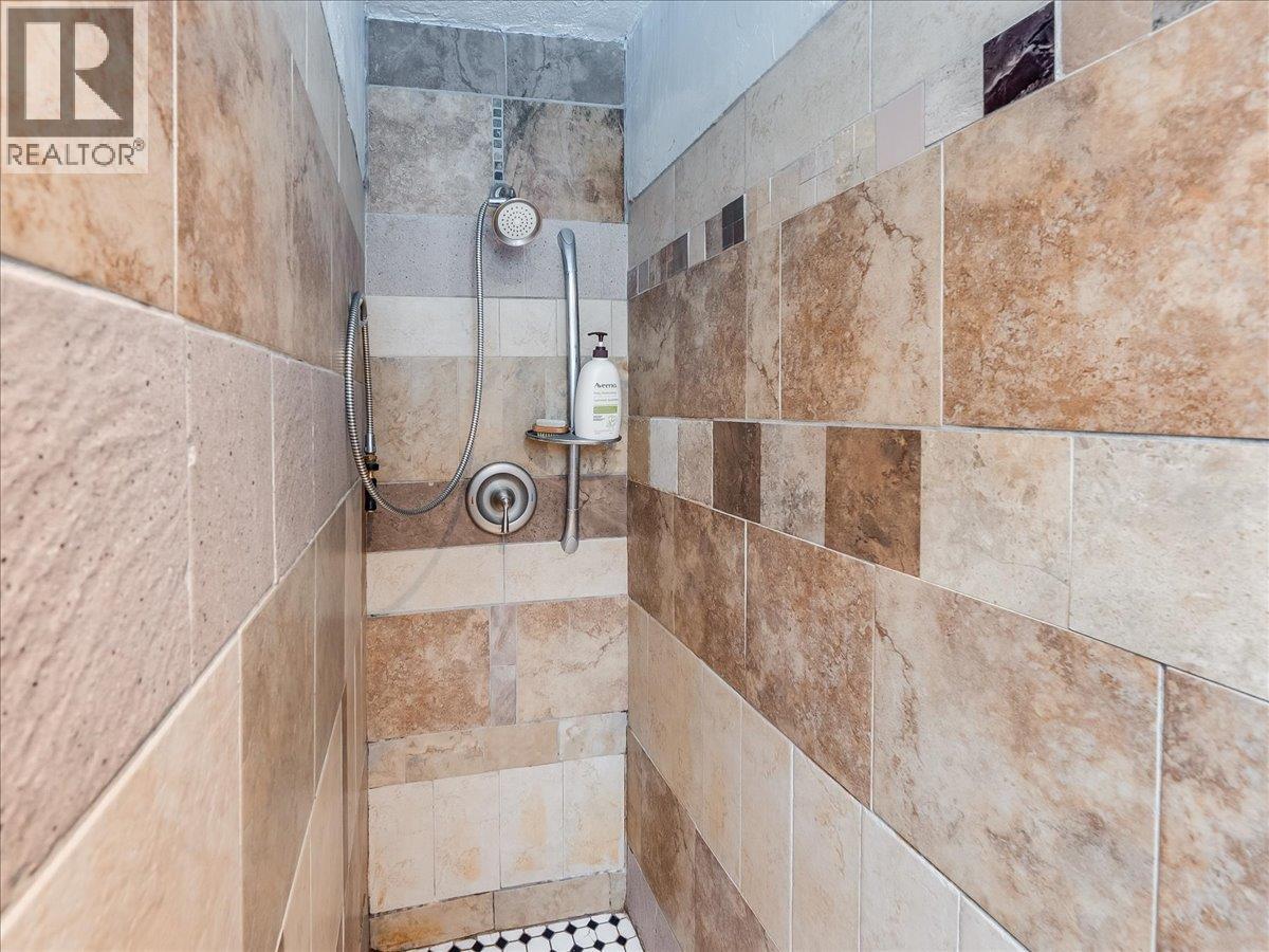 6610 6 Highway, Ymir, British Columbia  V0G 2K0 - Photo 28 - 10394848