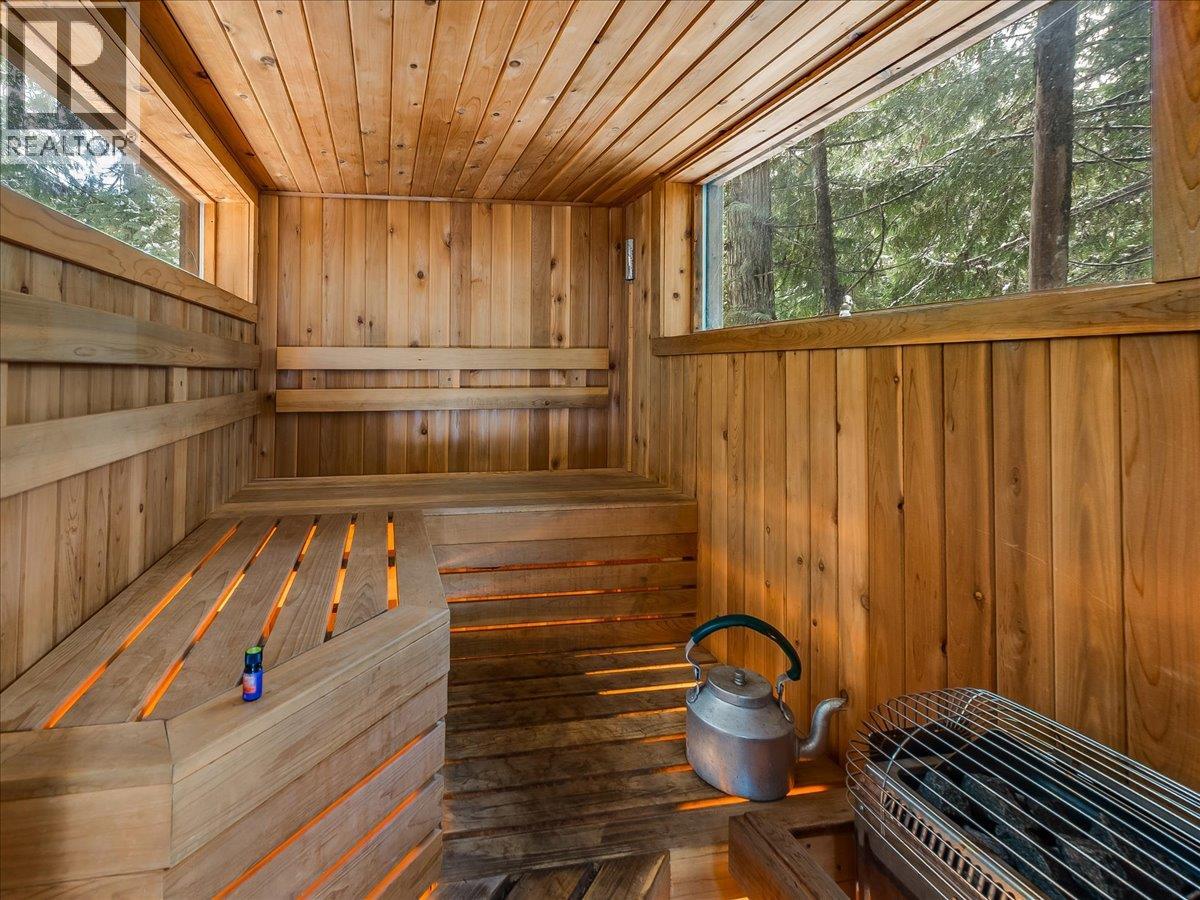 6610 6 Highway, Ymir, British Columbia  V0G 2K0 - Photo 33 - 10394848