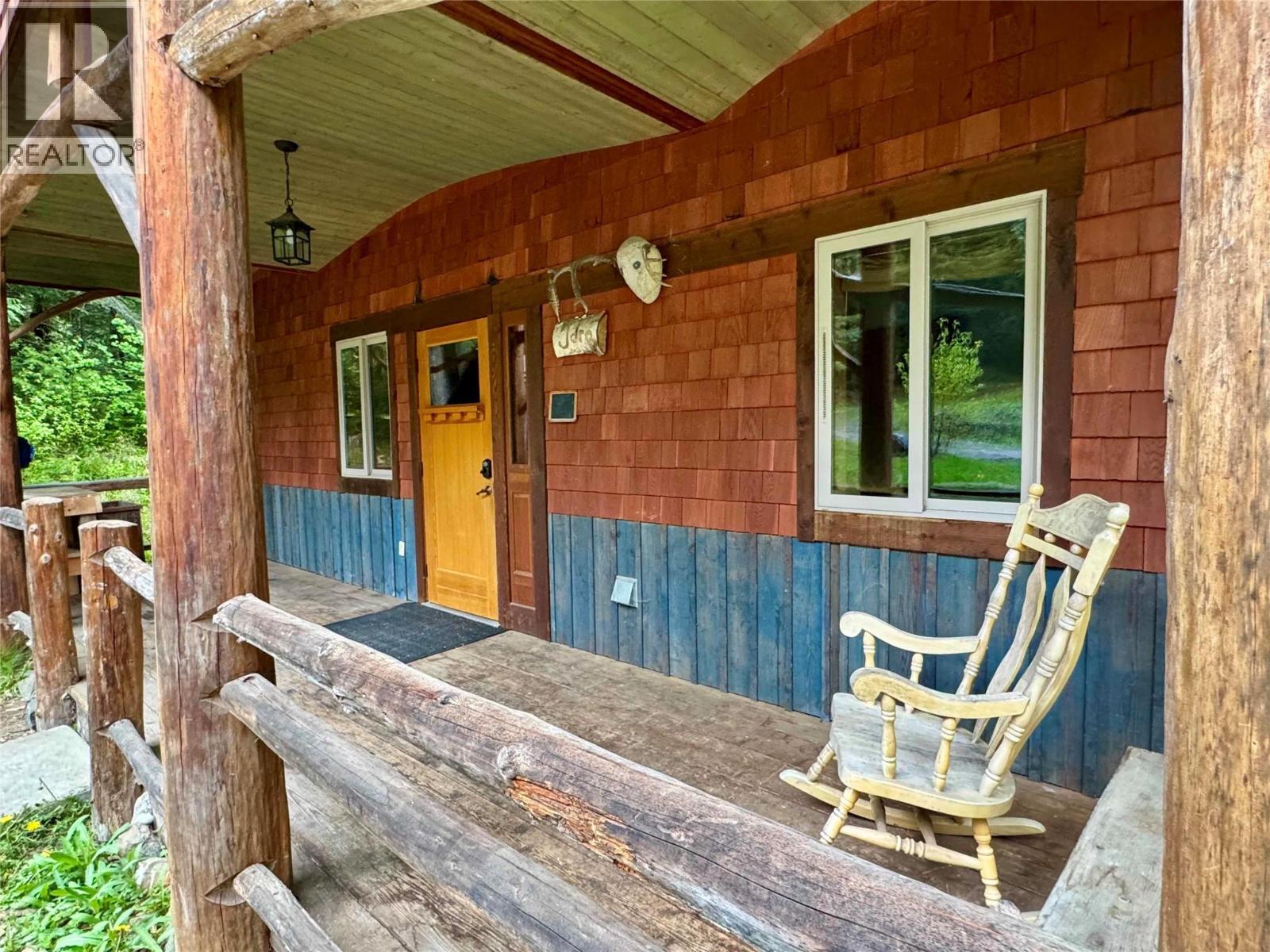 6610 6 Highway, Ymir, British Columbia  V0G 2K0 - Photo 6 - 10394848