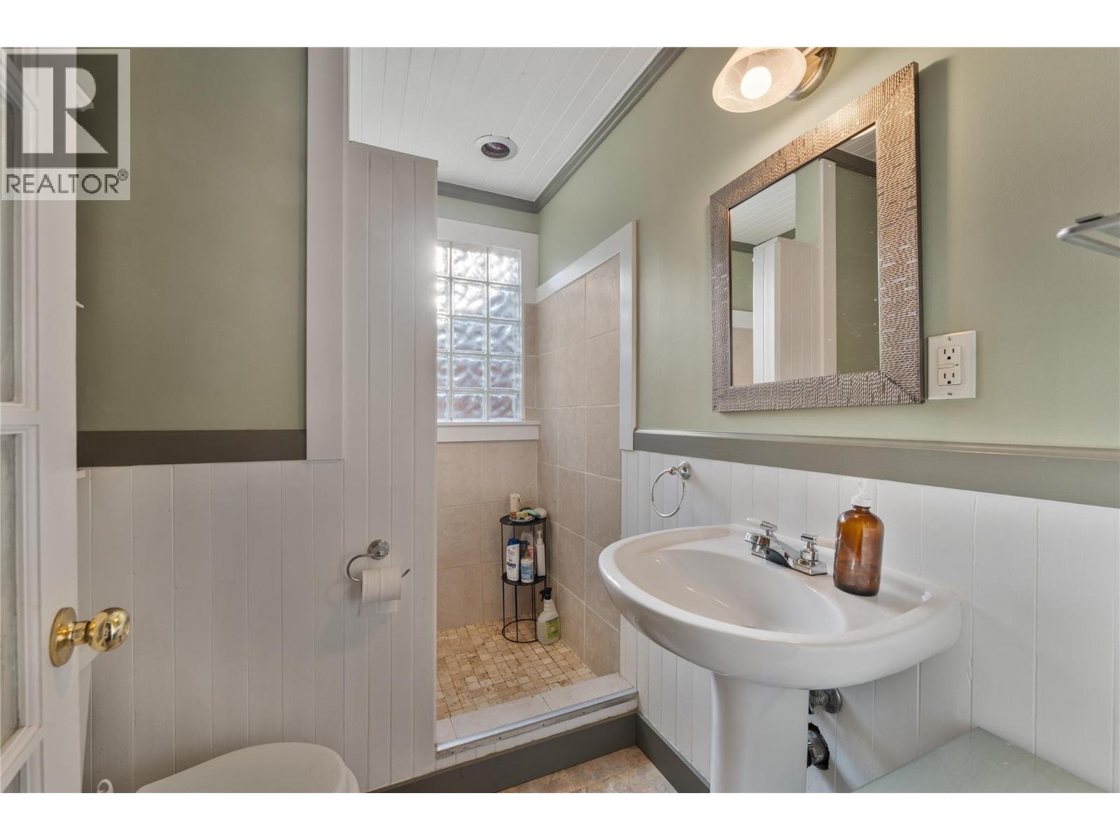 691-693 Okanagan Boulevard, Kelowna, British Columbia  V1Y 7L2 - Photo 15 - 10394557