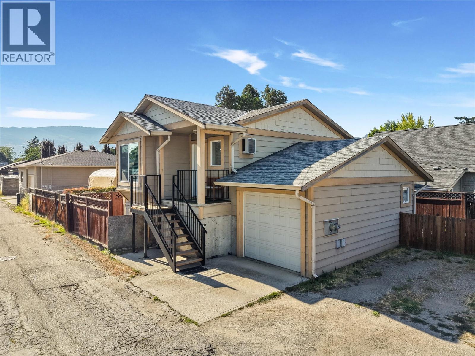 691-693 Okanagan Boulevard, Kelowna, British Columbia  V1Y 7L2 - Photo 2 - 10394557