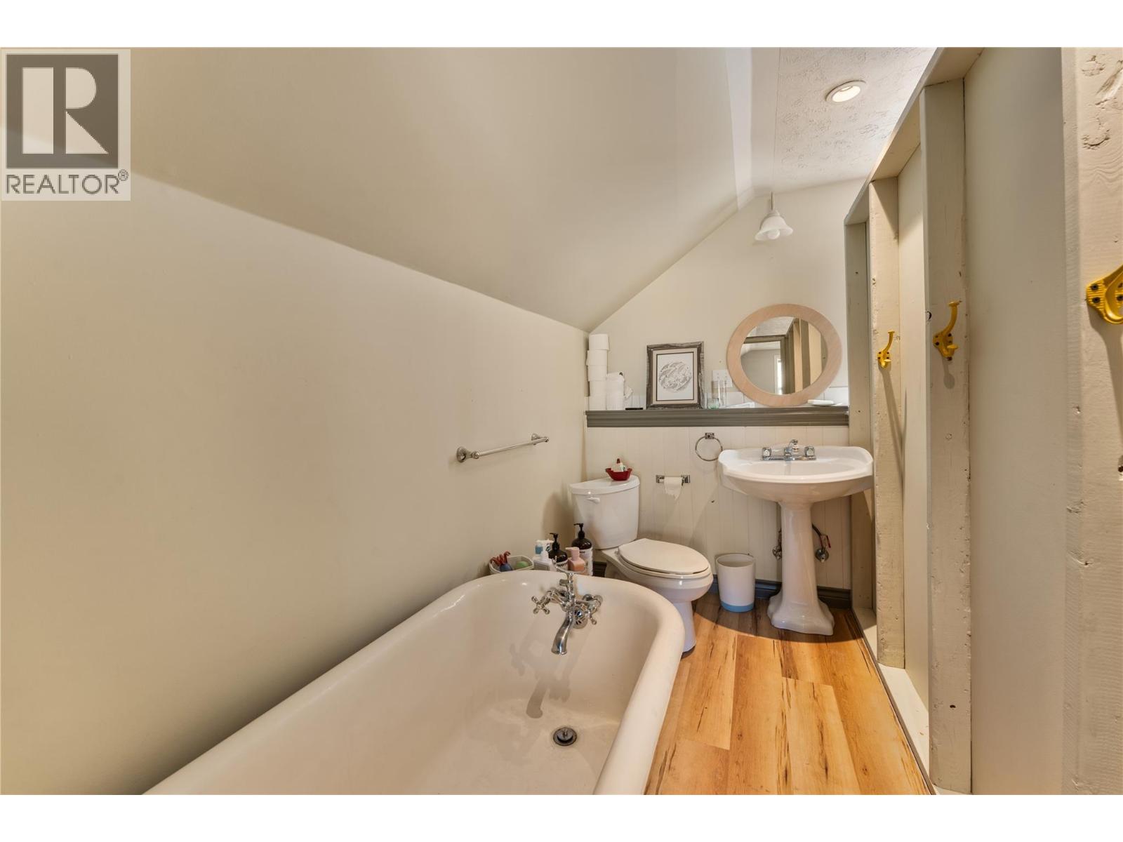 691-693 Okanagan Boulevard, Kelowna, British Columbia  V1Y 7L2 - Photo 24 - 10394557