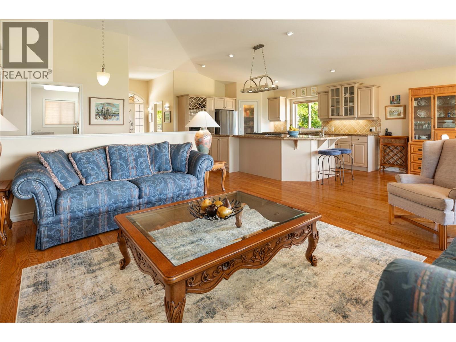 754 South Crest Drive, Kelowna, British Columbia  V1W 4W7 - Photo 6 - 10394617