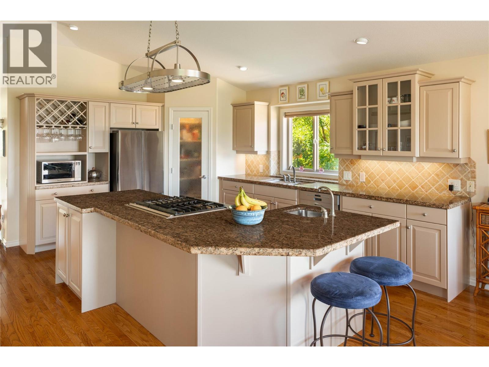 754 South Crest Drive, Kelowna, British Columbia  V1W 4W7 - Photo 7 - 10394617