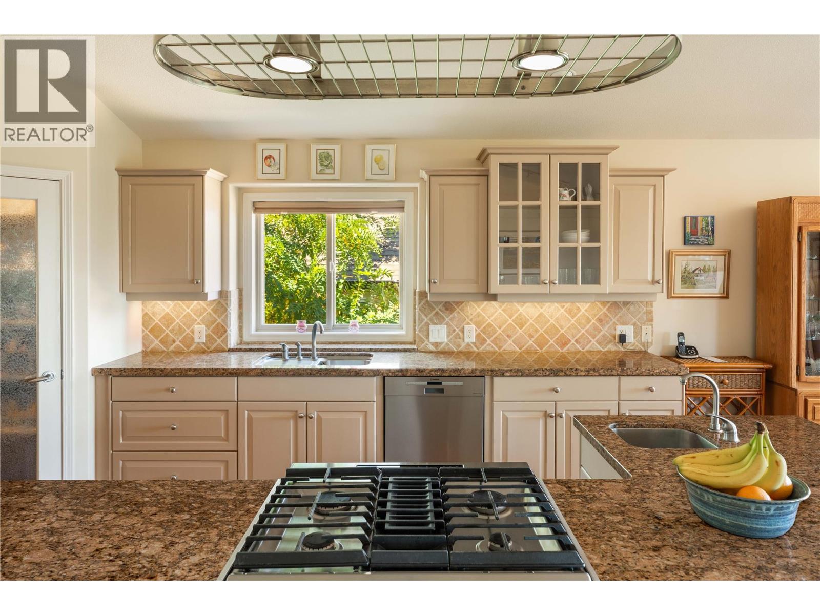754 South Crest Drive, Kelowna, British Columbia  V1W 4W7 - Photo 8 - 10394617