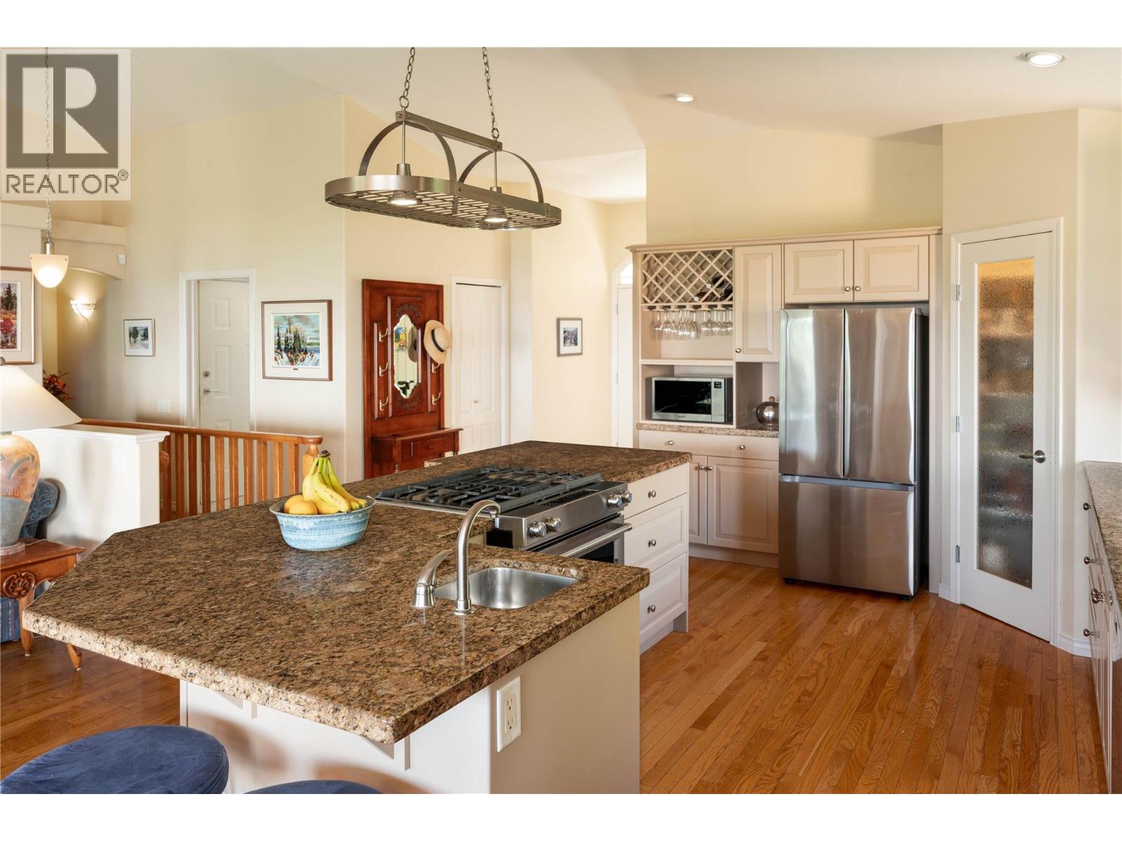 754 South Crest Drive, Kelowna, British Columbia  V1W 4W7 - Photo 9 - 10394617