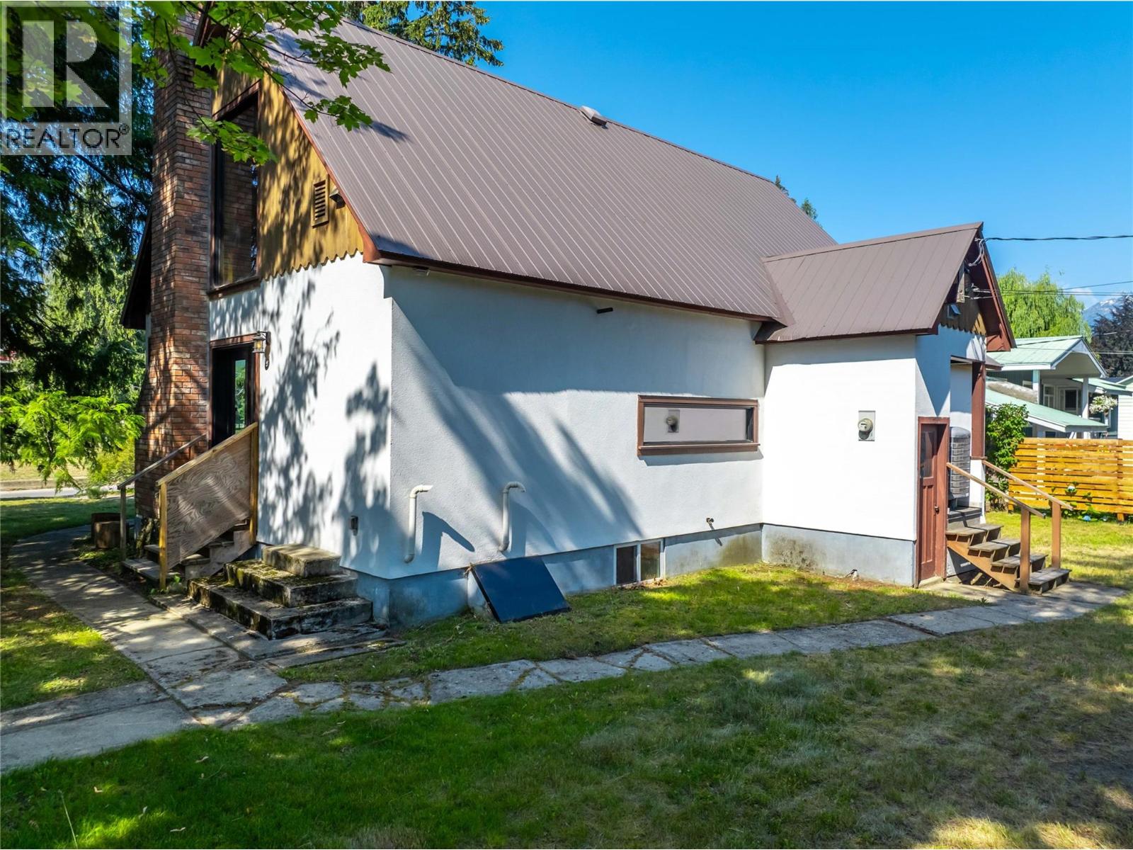 422 Ninth Street E, Revelstoke, British Columbia  V0E 2S0 - Photo 4 - 10394761