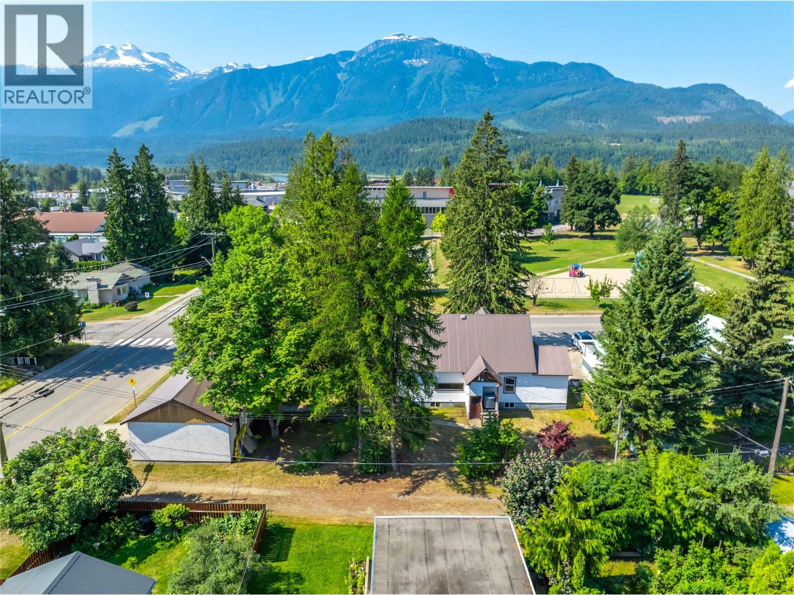 422 Ninth Street E, Revelstoke, British Columbia  V0E 2S0 - Photo 44 - 10394761