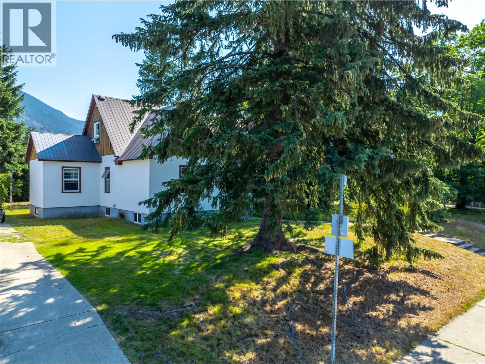422 Ninth Street E, Revelstoke, British Columbia  V0E 2S0 - Photo 8 - 10394761