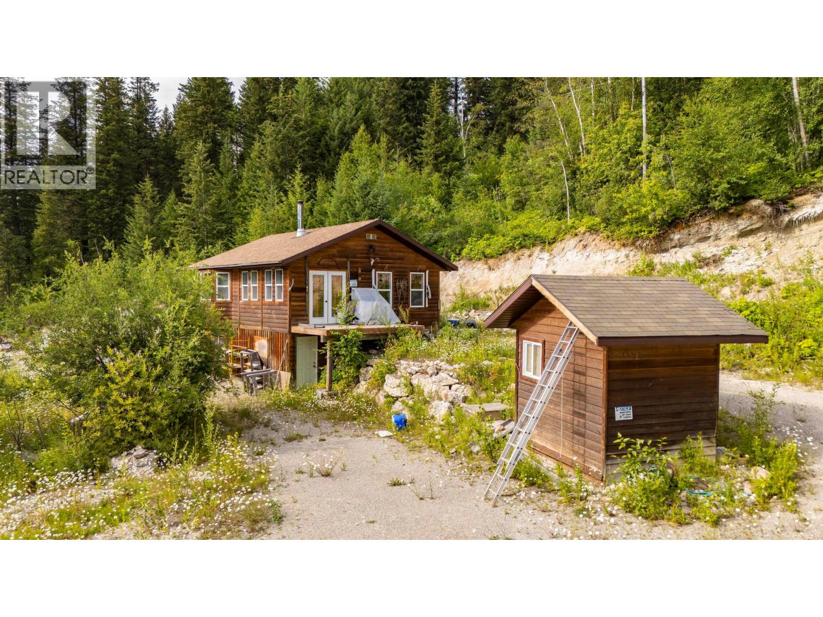 1664 Trans Canada  N Highway, Golden, British Columbia  V0A 1H0 - Photo 1 - 10393639