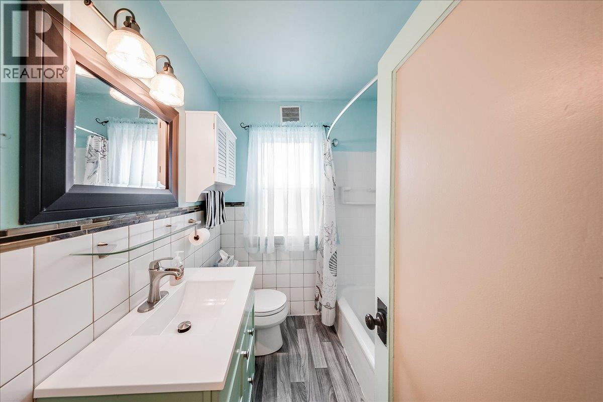 936 Thackeray Street, Warfield, British Columbia  V1R 2C2 - Photo 12 - 10394878