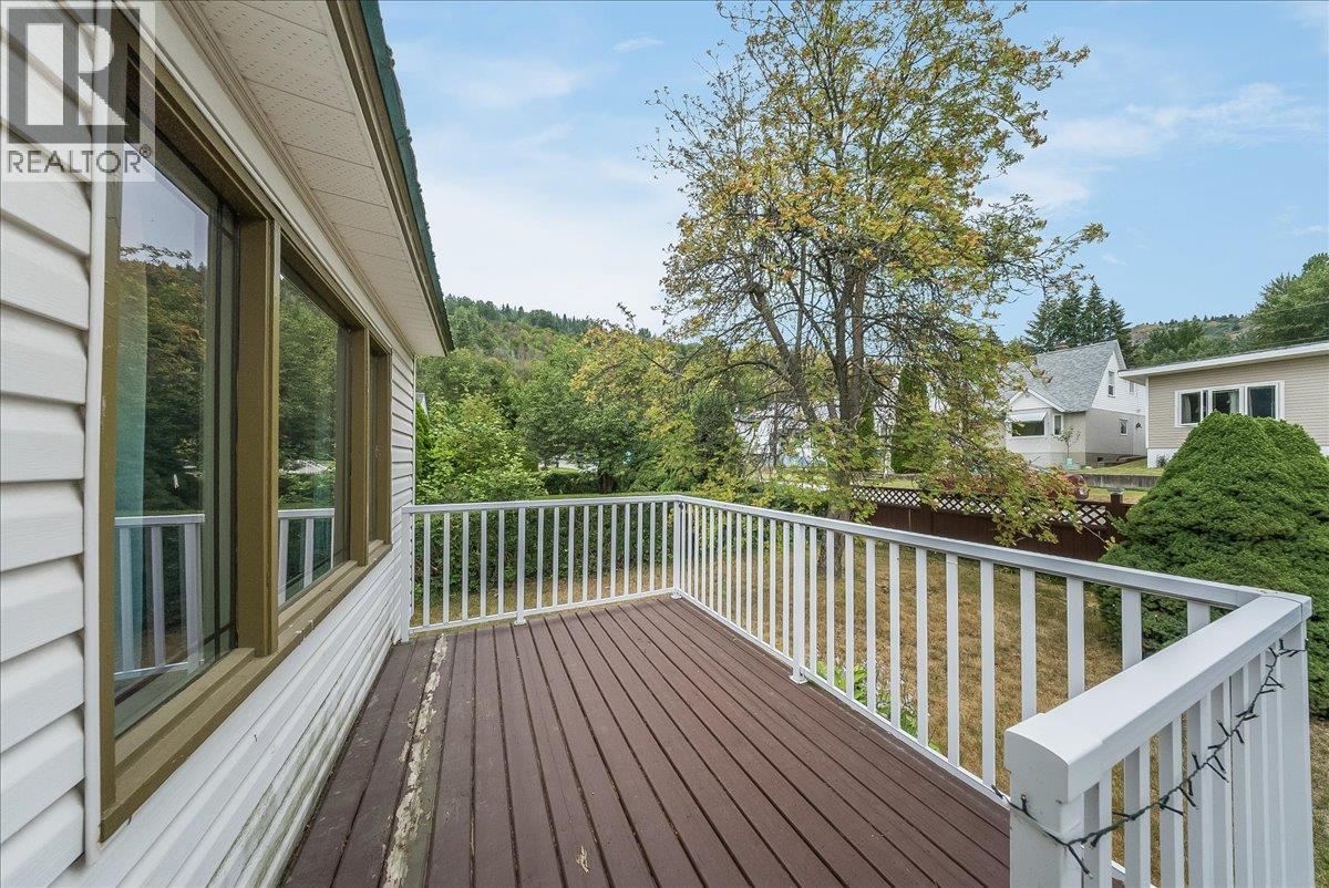 936 Thackeray Street, Warfield, British Columbia  V1R 2C2 - Photo 27 - 10394878
